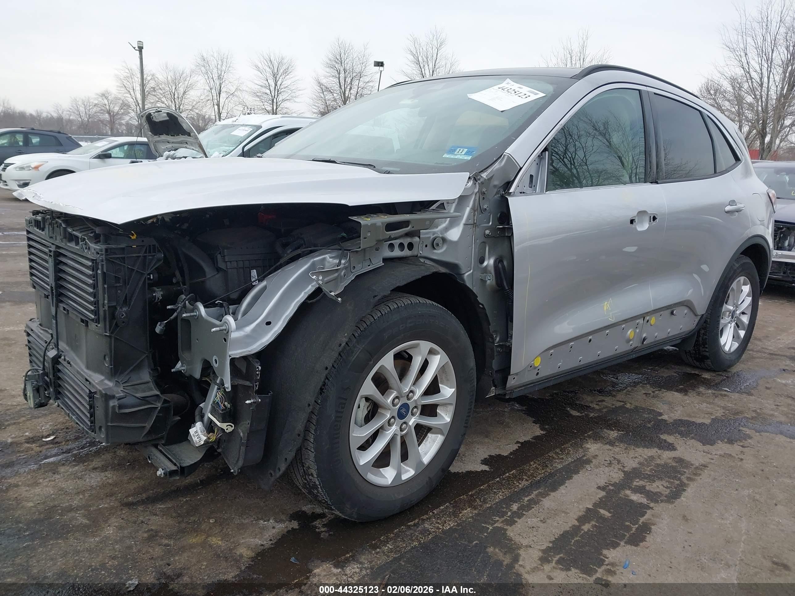 FORD ESCAPE image 2