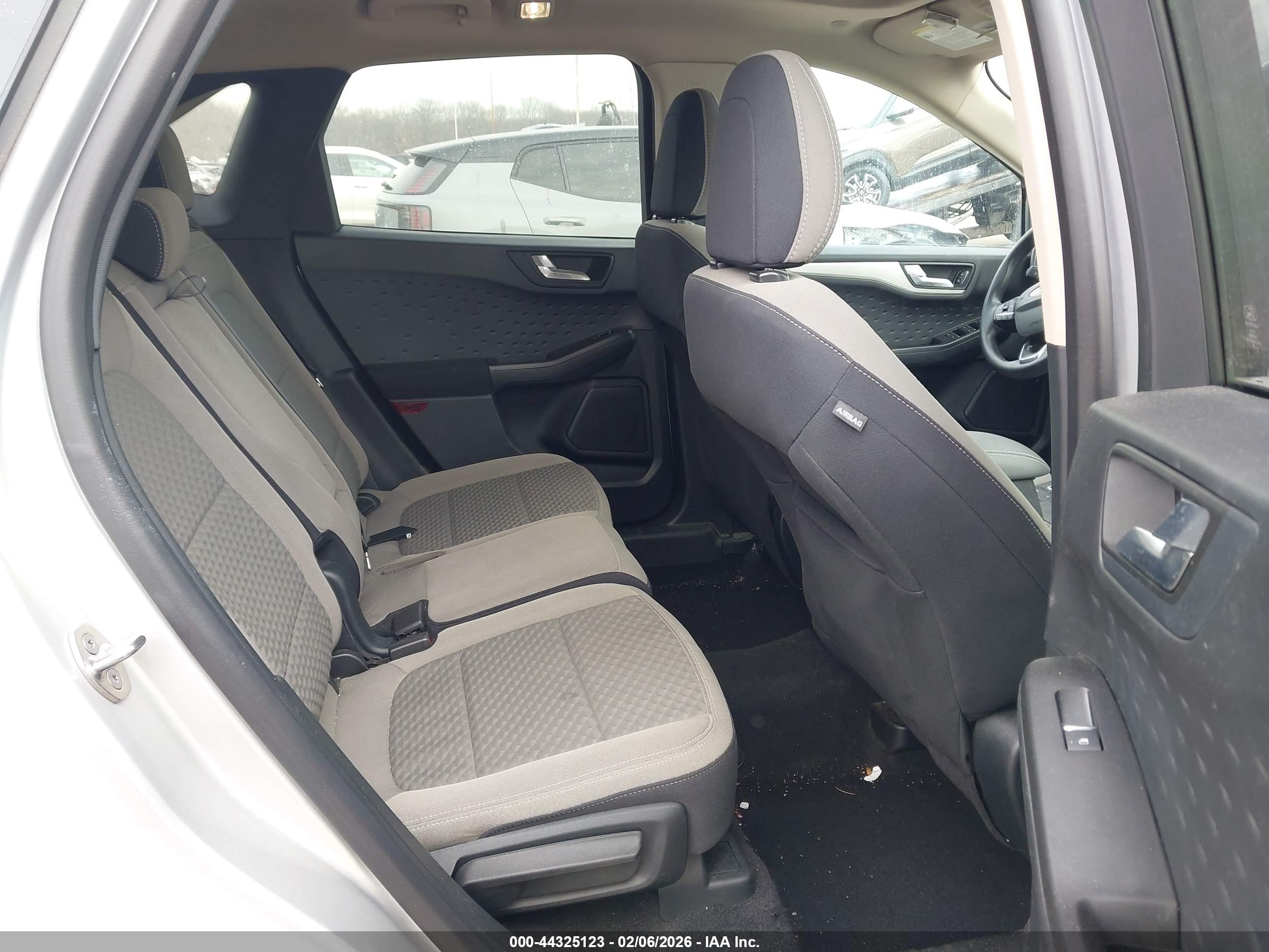 FORD ESCAPE image 8