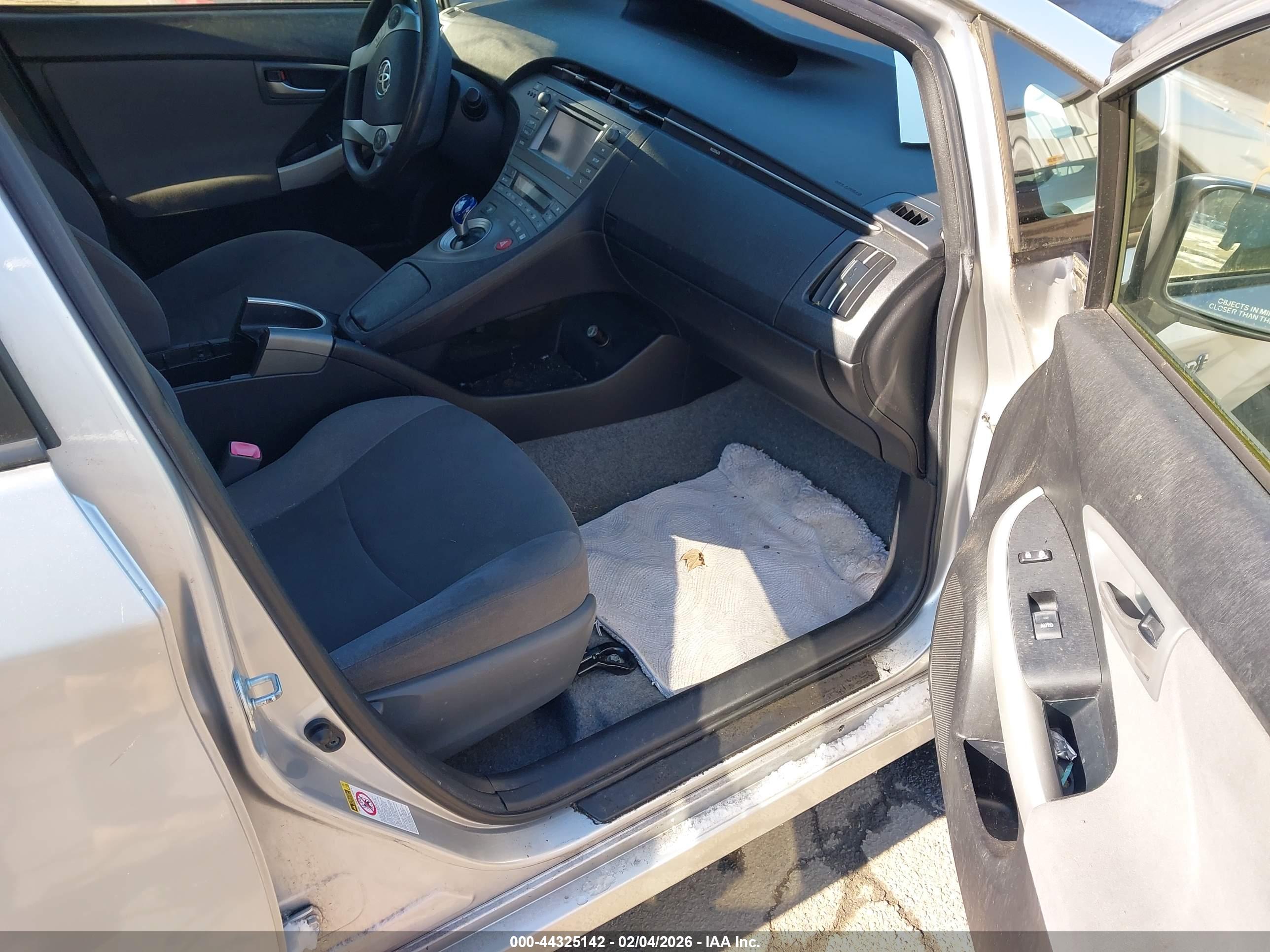 TOYOTA PRIUS image 5
