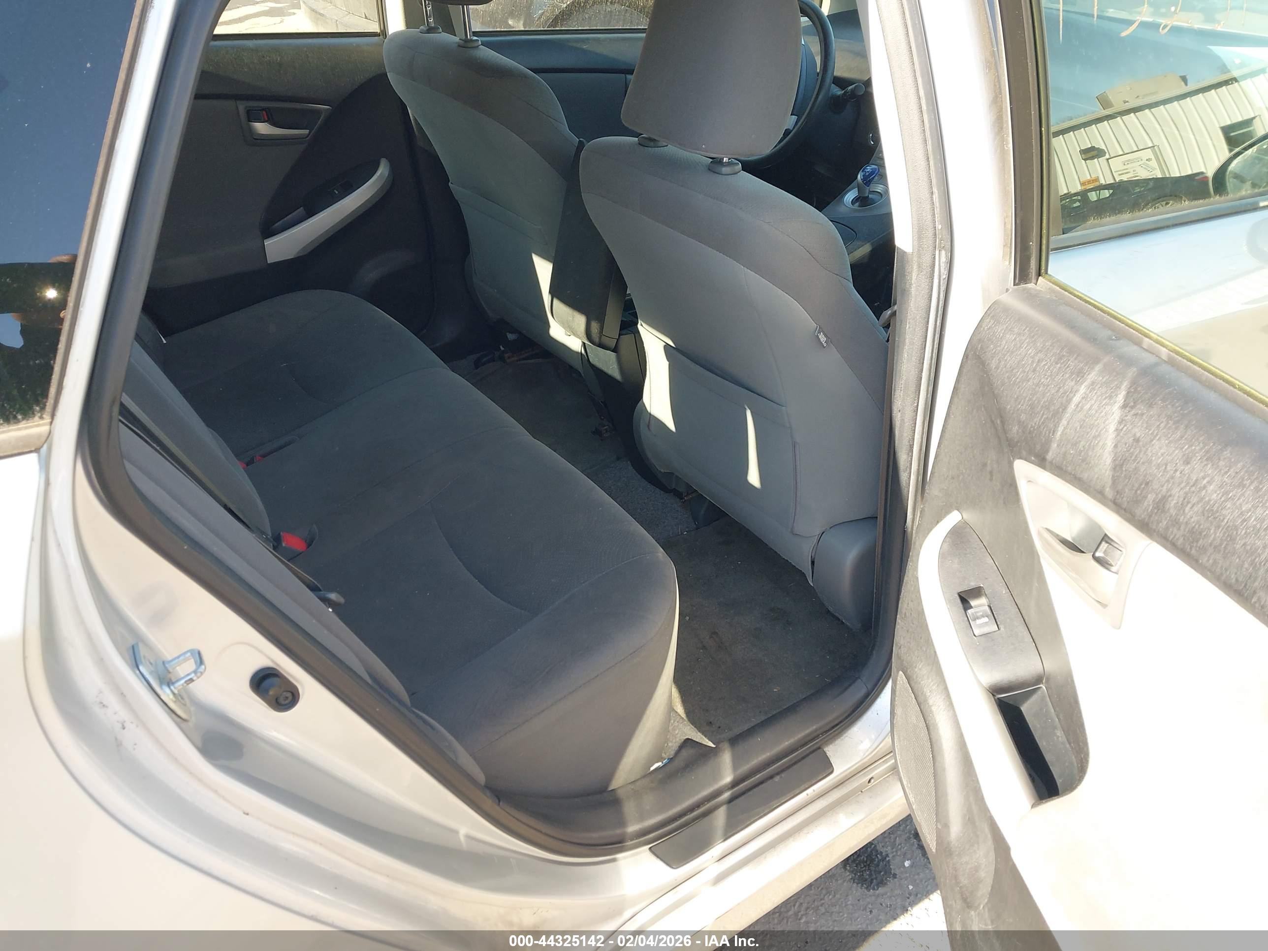 TOYOTA PRIUS image 8