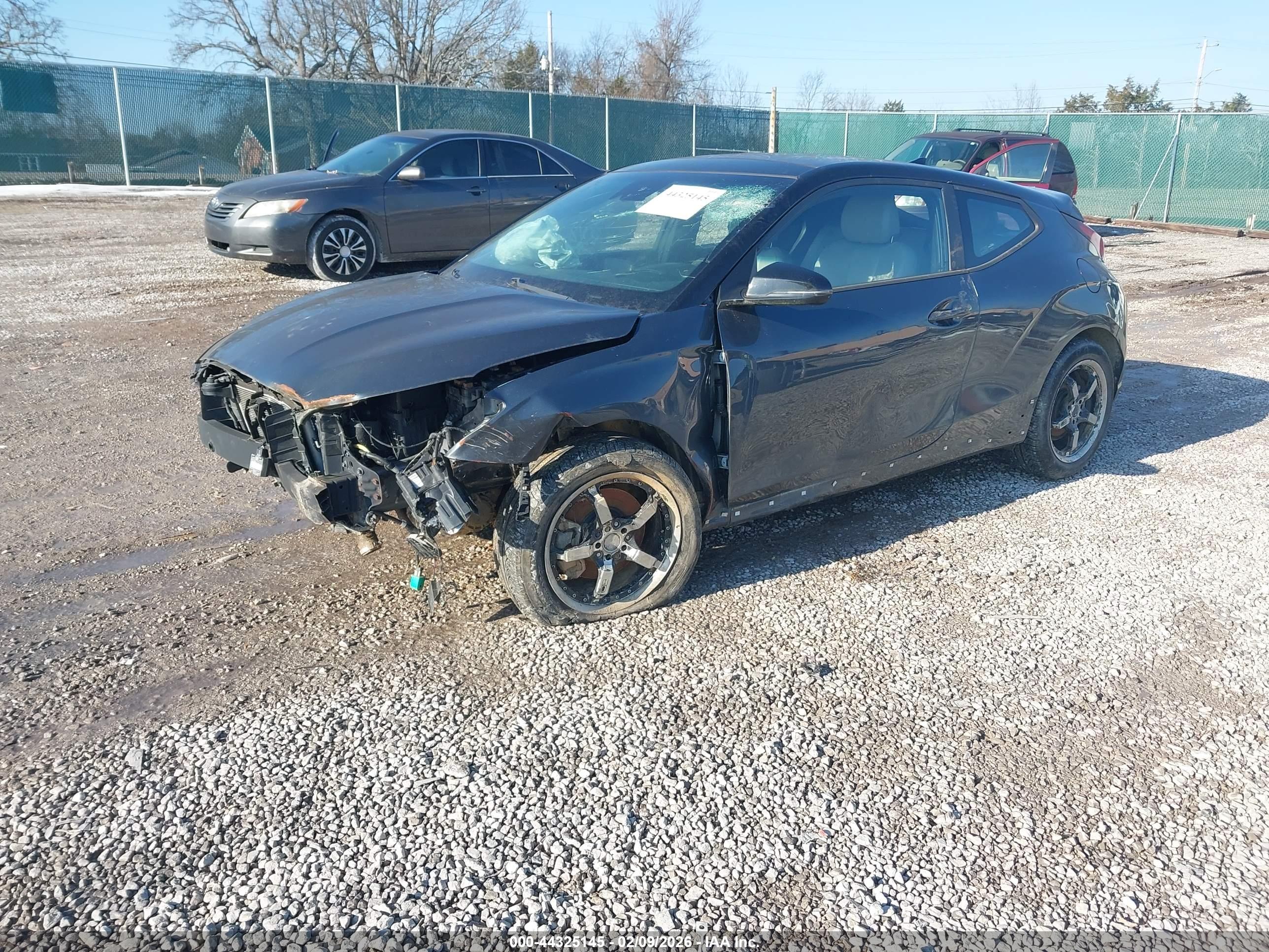 HYUNDAI VELOSTER image 2