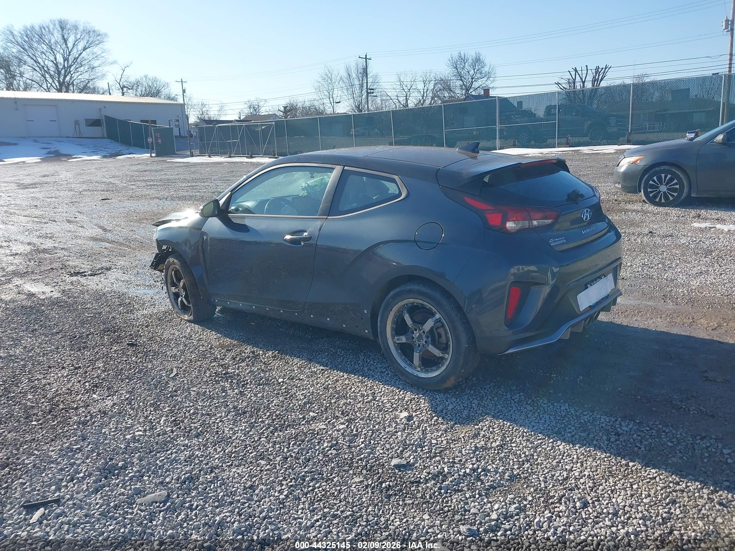 HYUNDAI VELOSTER image 3