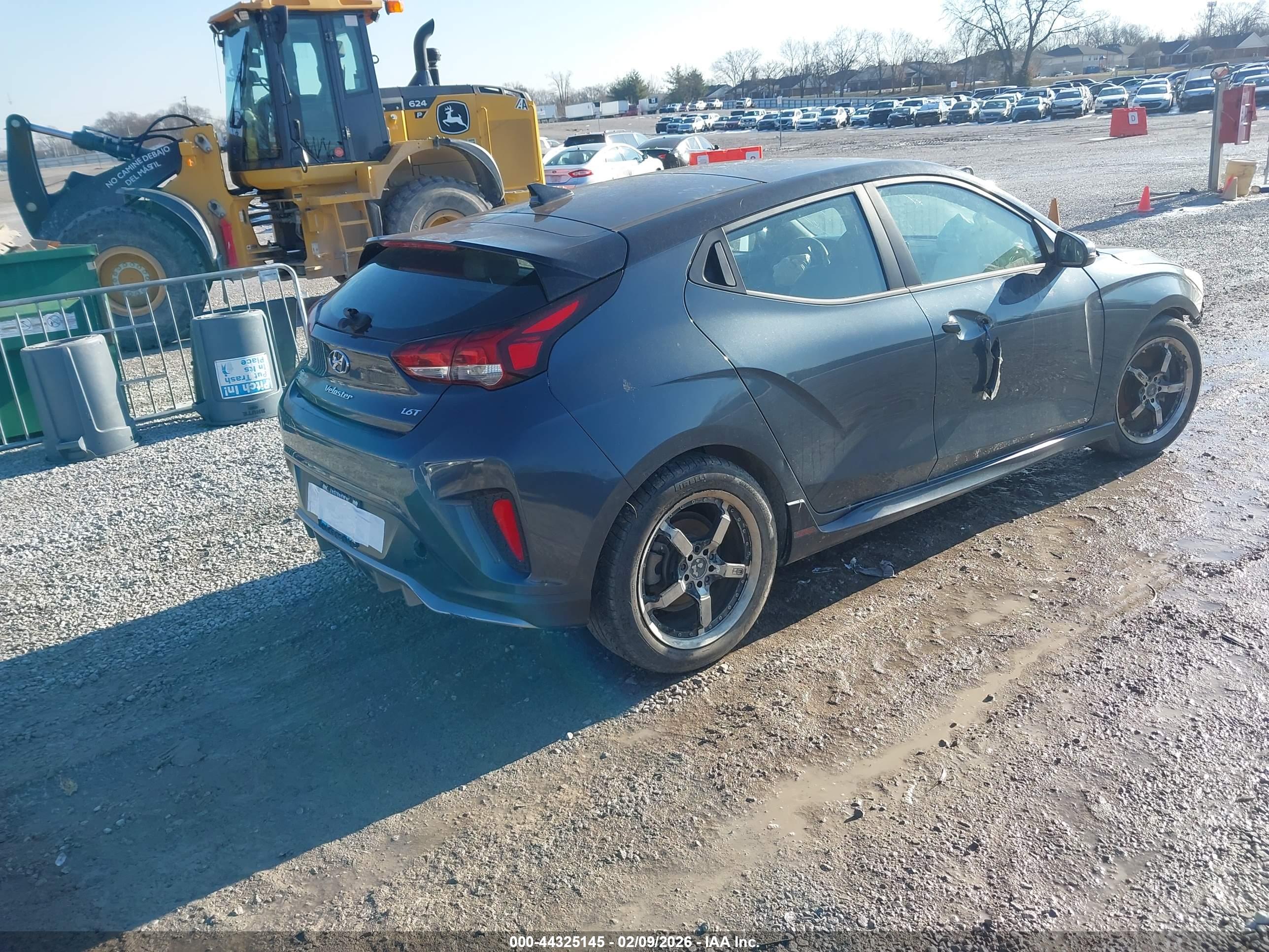HYUNDAI VELOSTER image 4