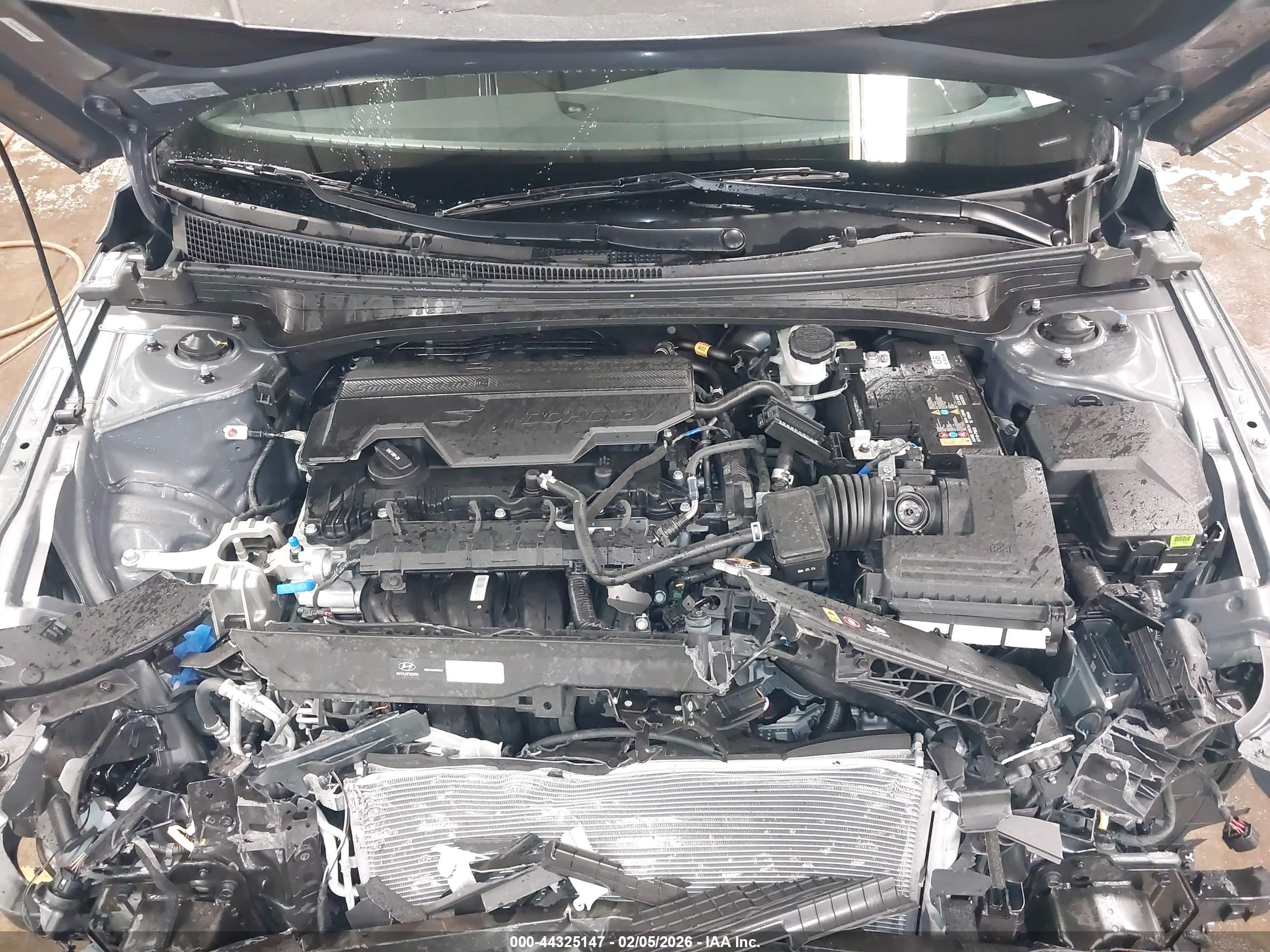 HYUNDAI ELANTRA image 10