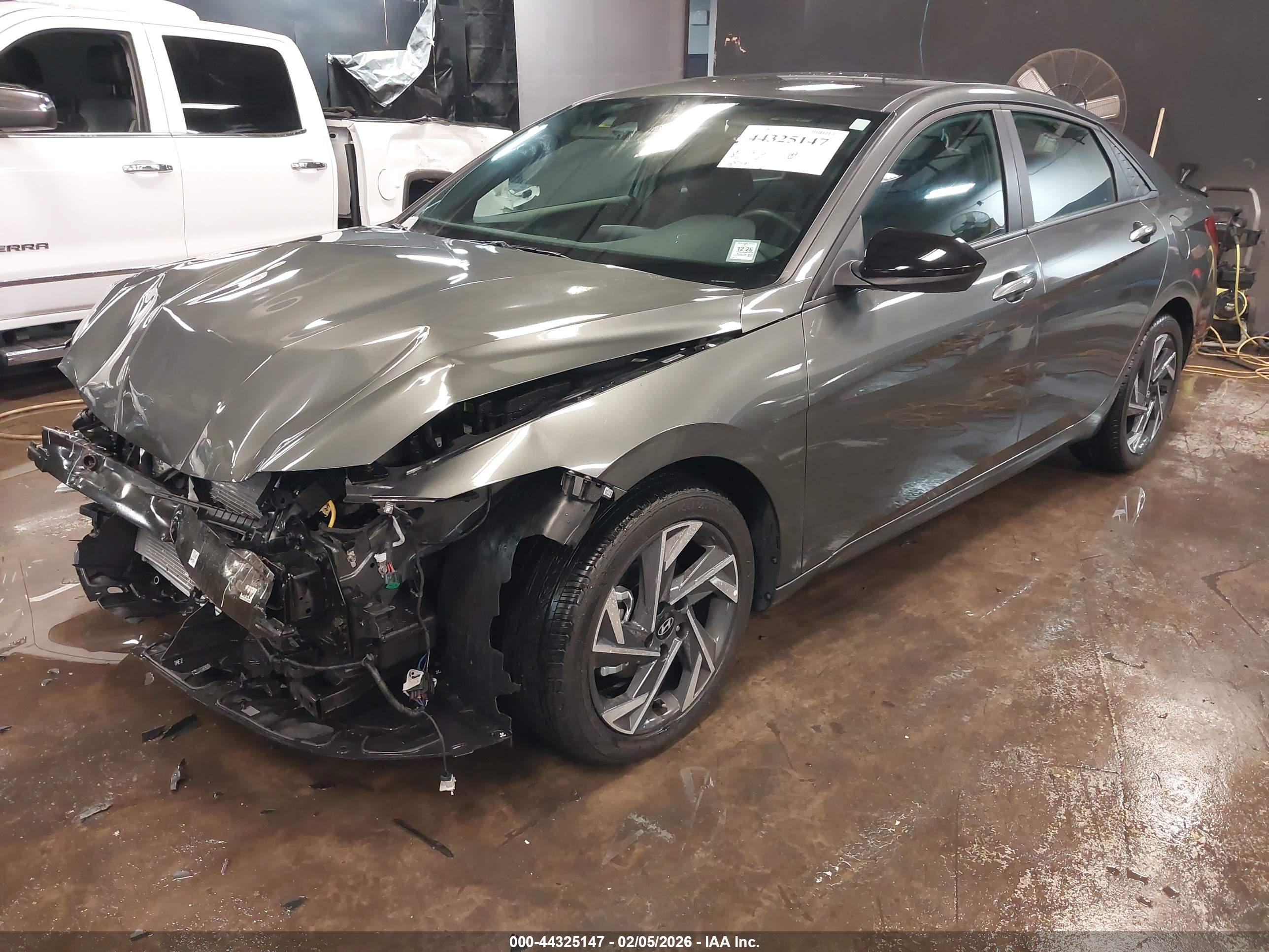 HYUNDAI ELANTRA image 2