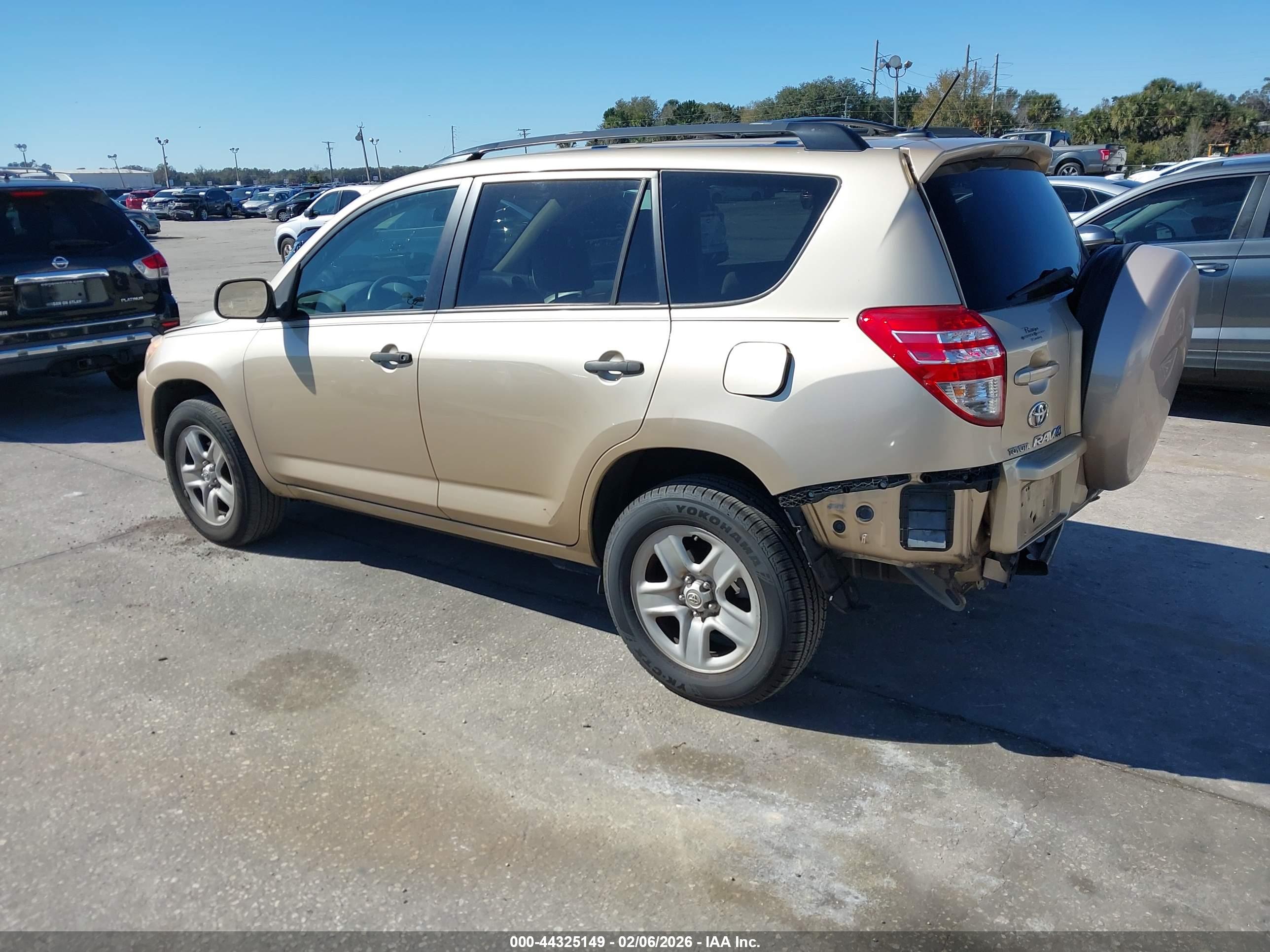 TOYOTA RAV4 image 3