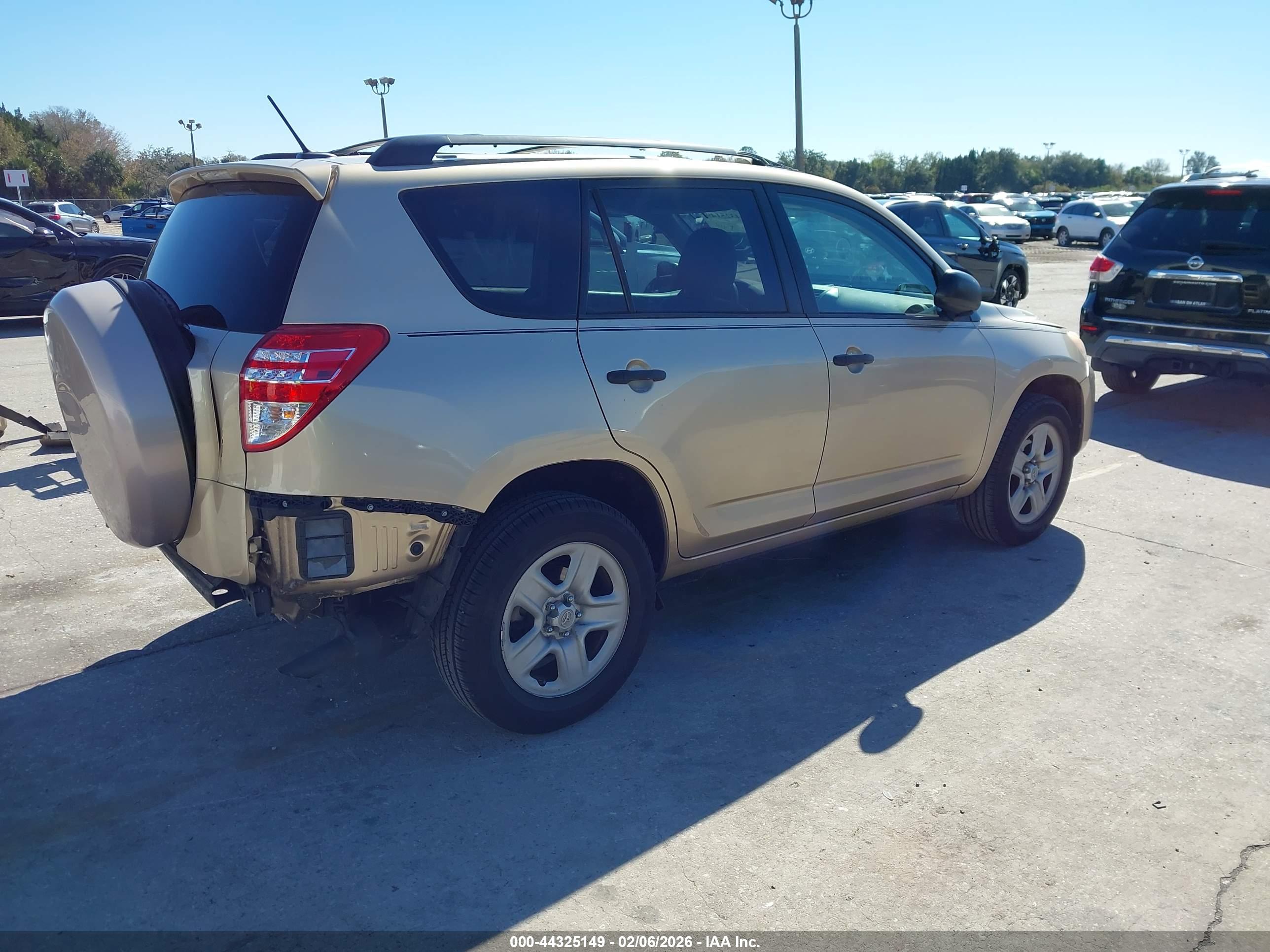 TOYOTA RAV4 image 4