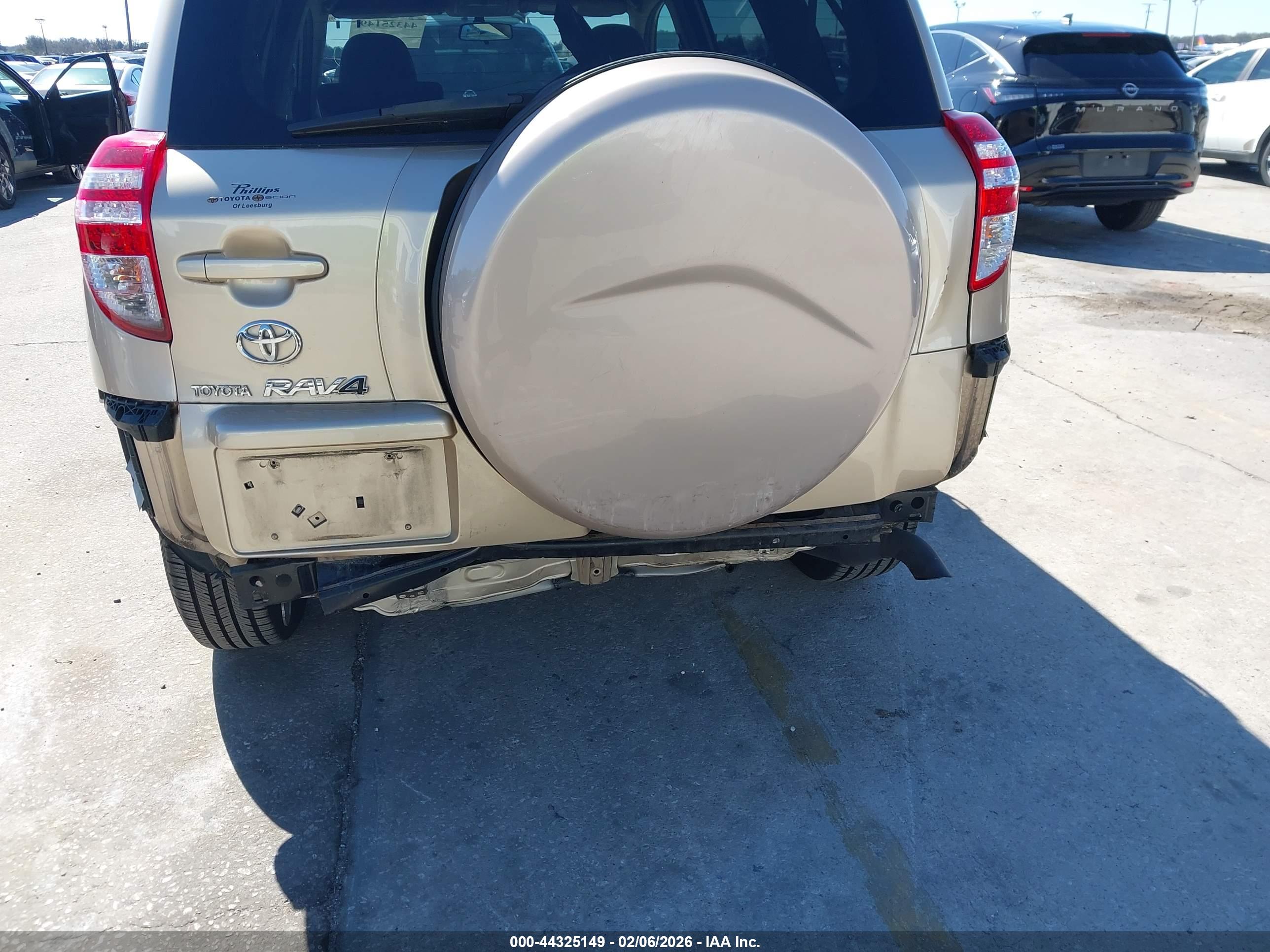 TOYOTA RAV4 image 6