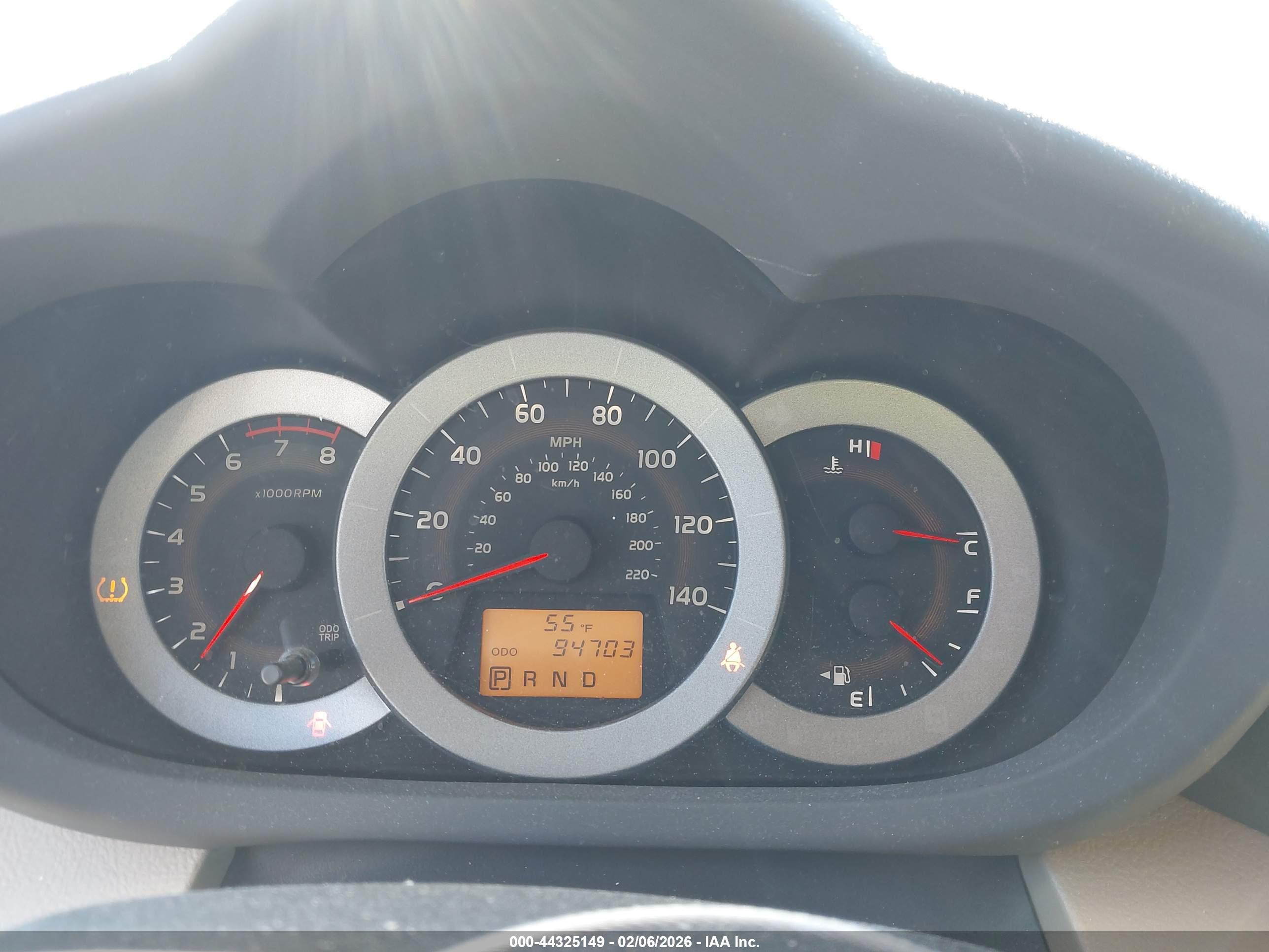TOYOTA RAV4 image 7