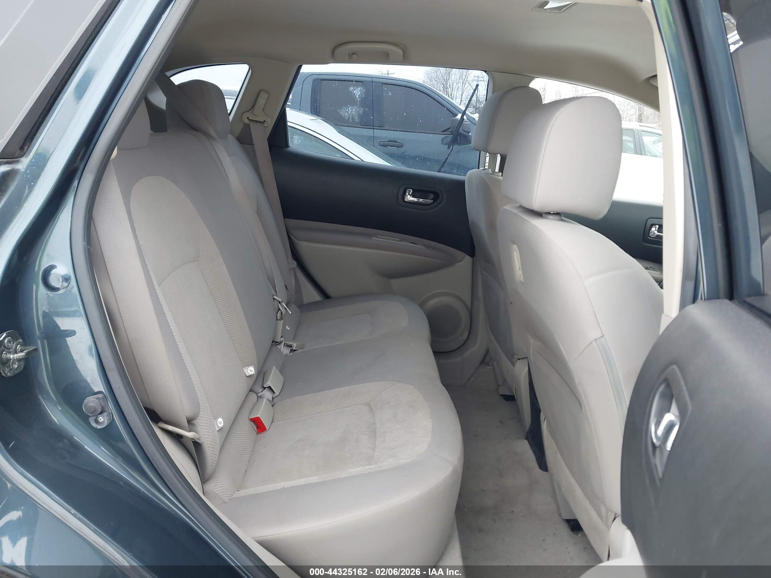 NISSAN ROGUE image 8