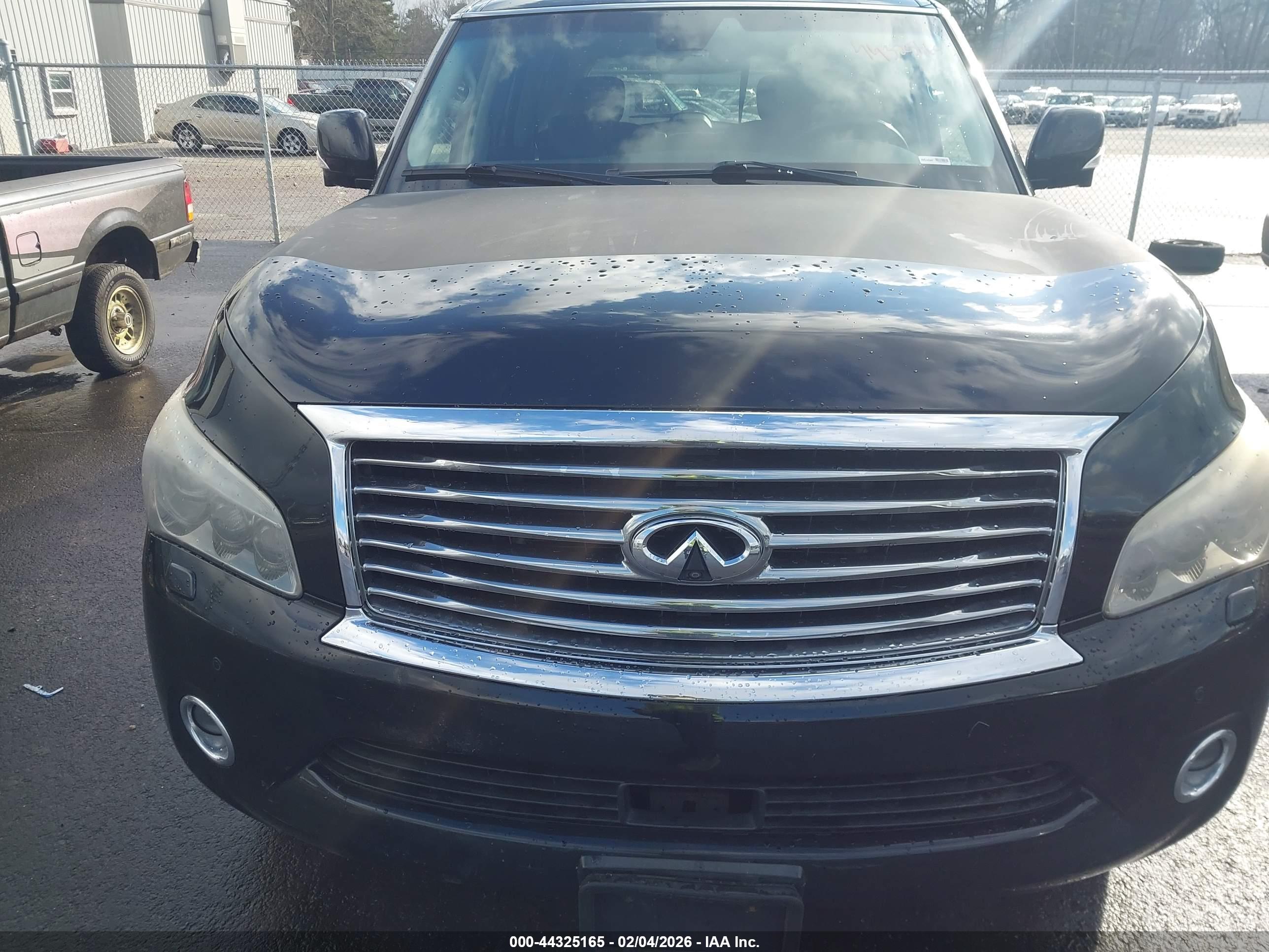 INFINITI QX56 image 6