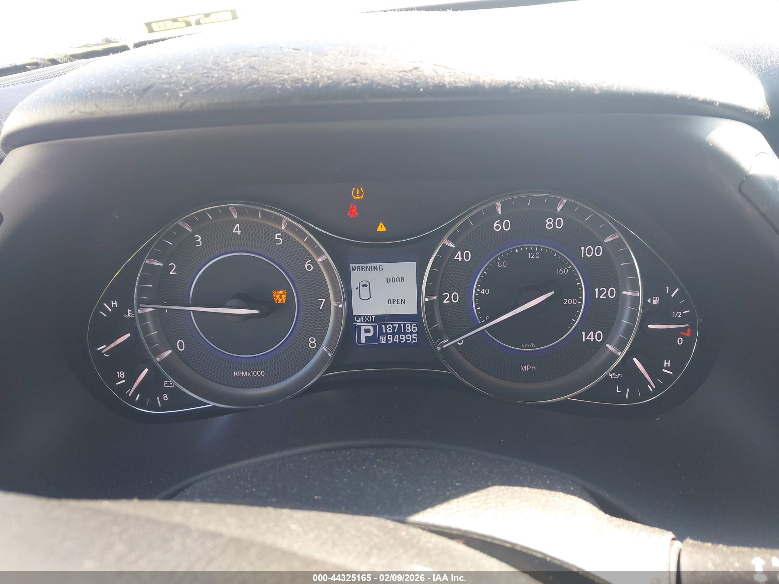 INFINITI QX56 image 7