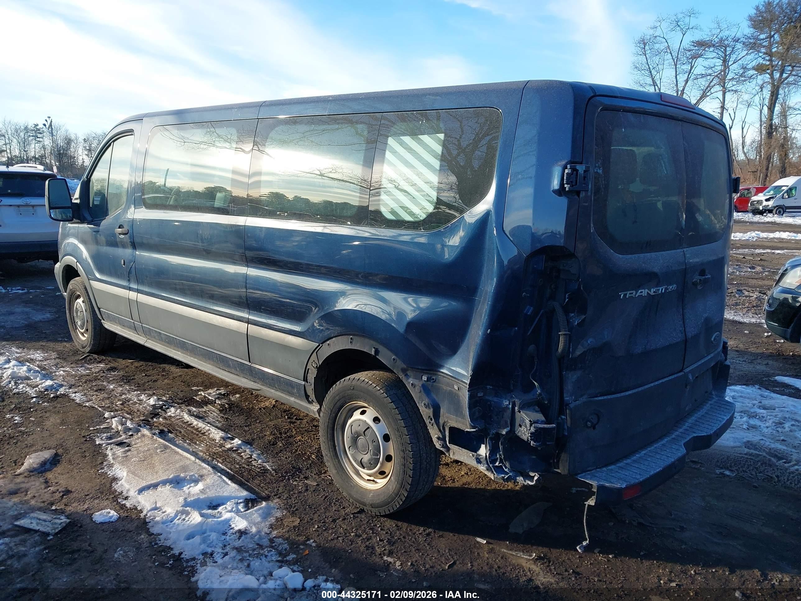 FORD TRANSIT-350 image 3