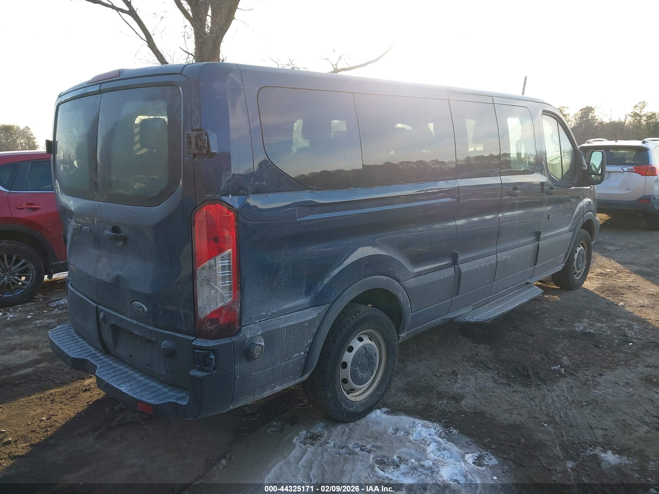 FORD TRANSIT-350 image 4
