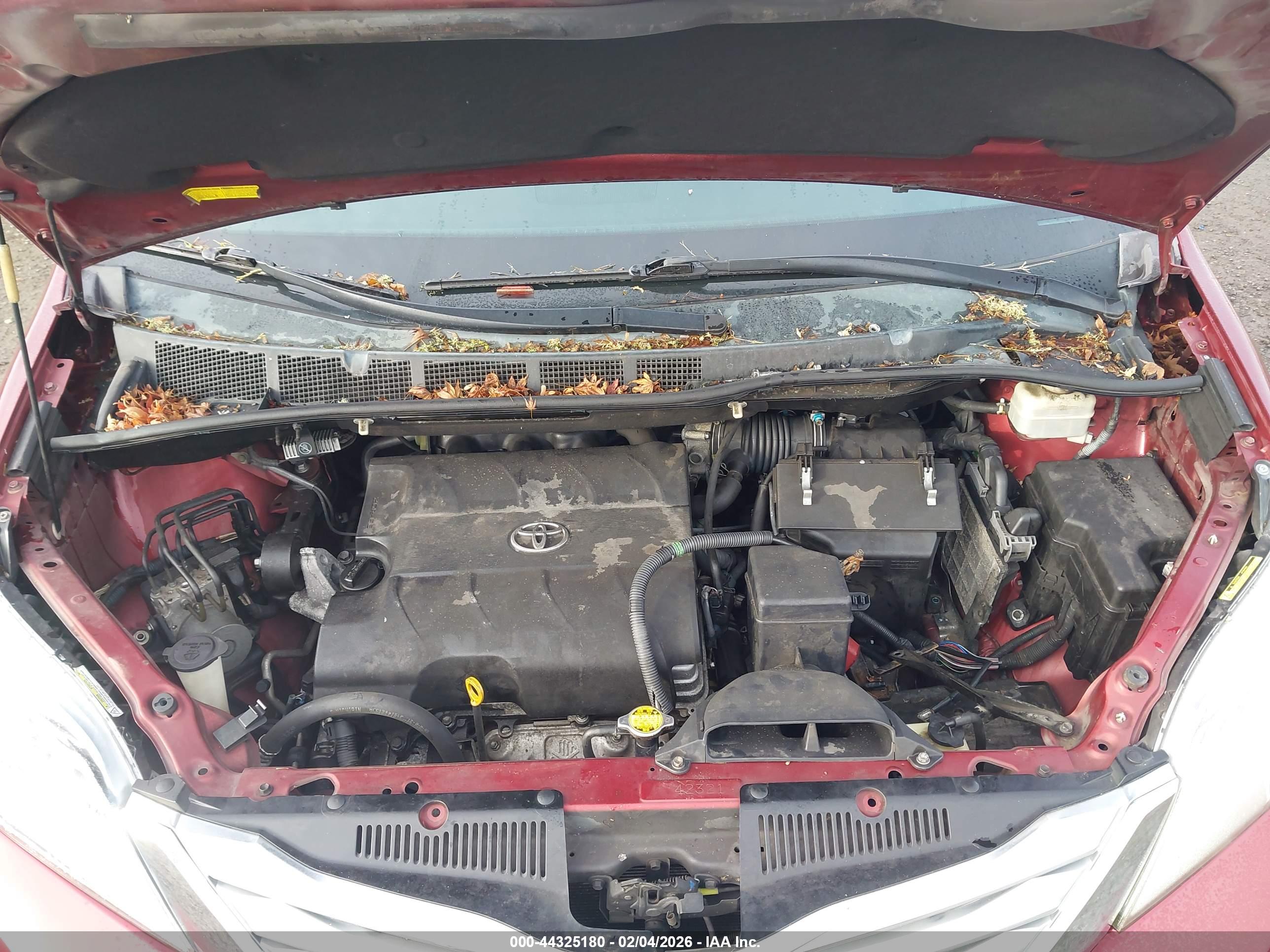 TOYOTA SIENNA image 10