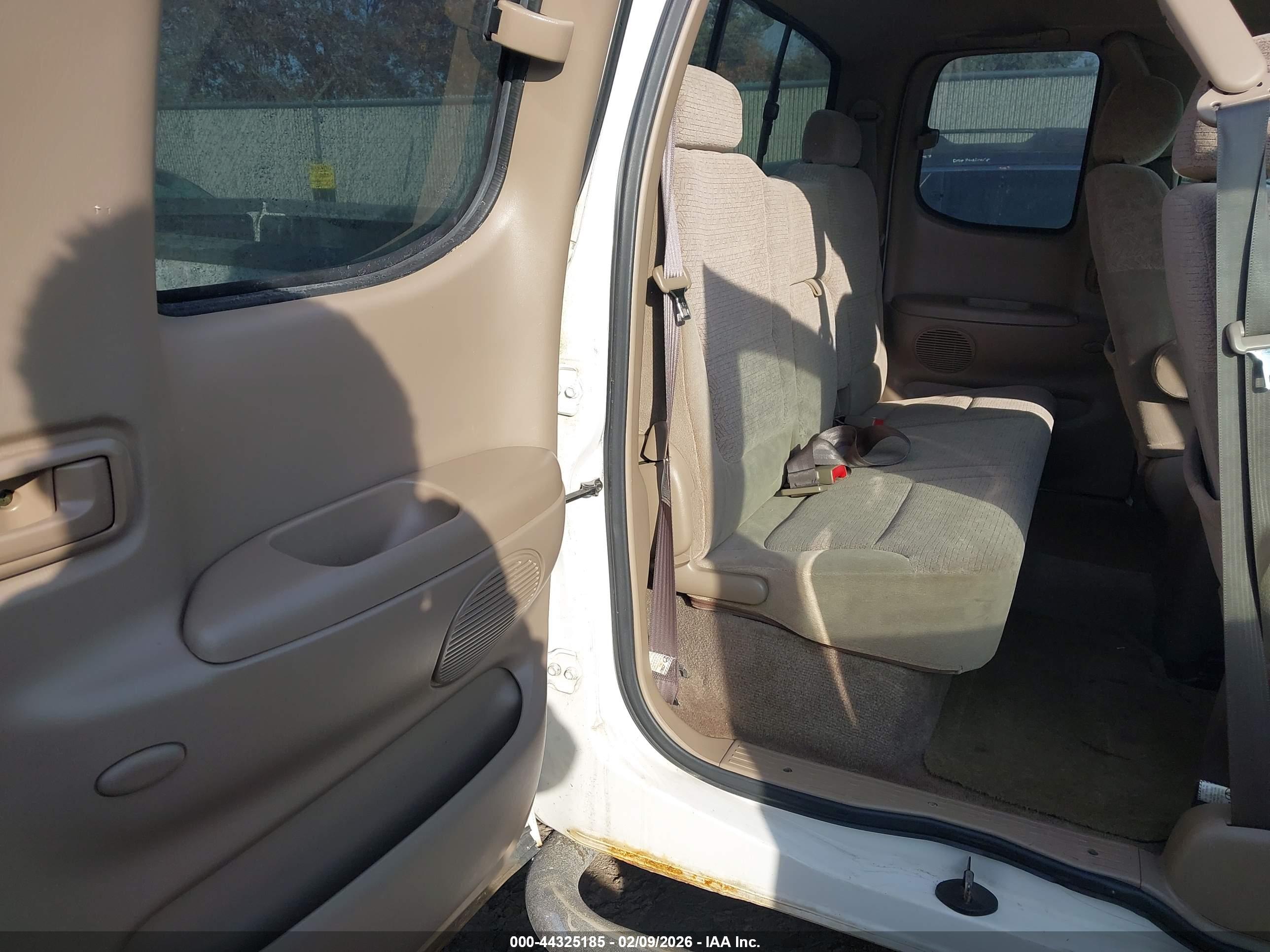 TOYOTA TUNDRA image 8