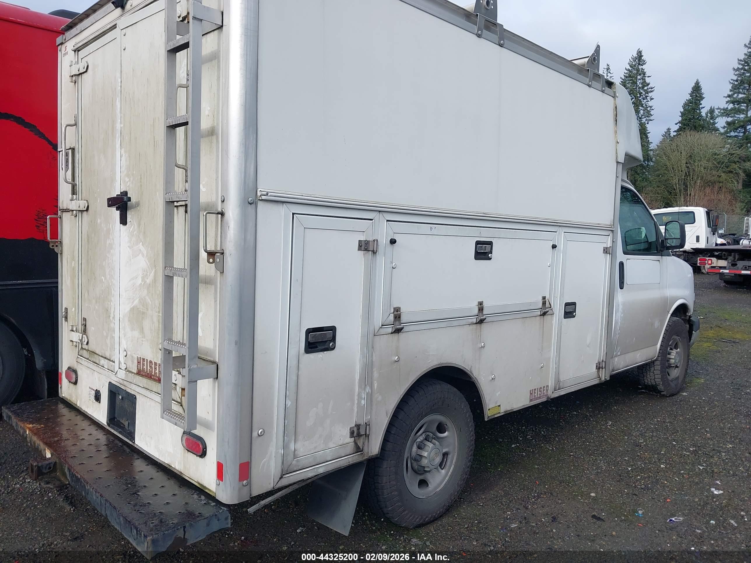 CHEVROLET EXPRESS image 4