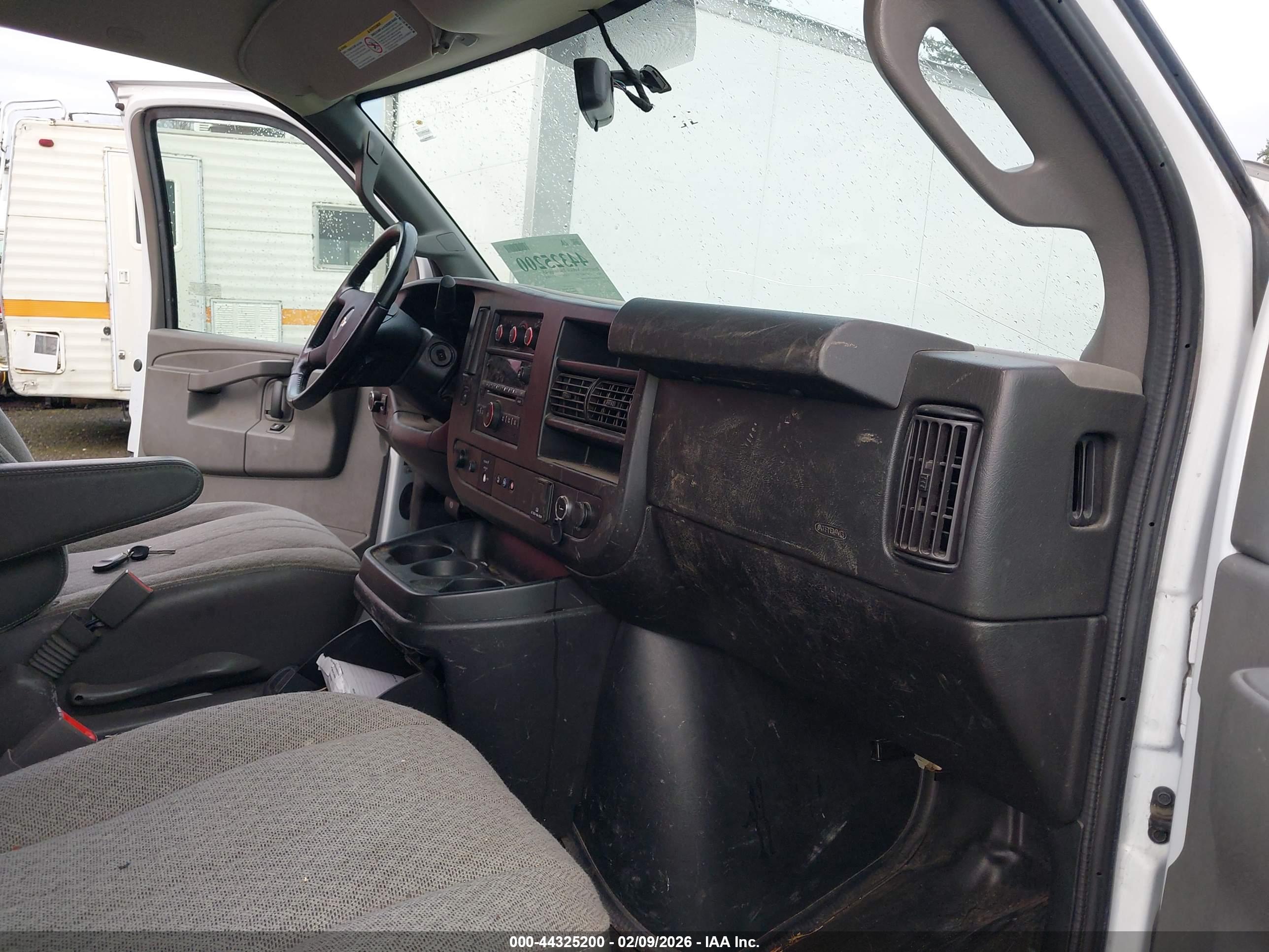 CHEVROLET EXPRESS image 7