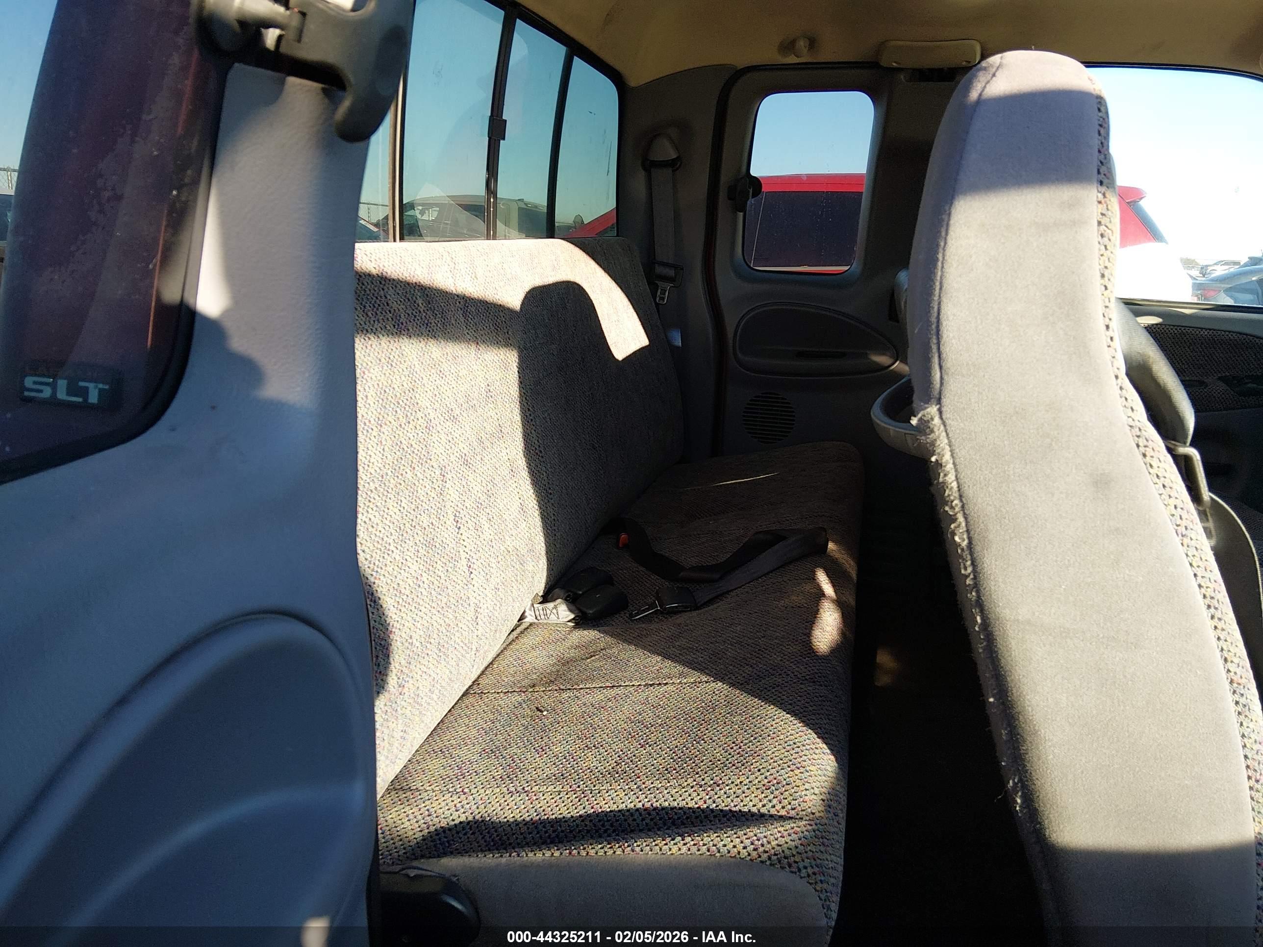 DODGE RAM image 8
