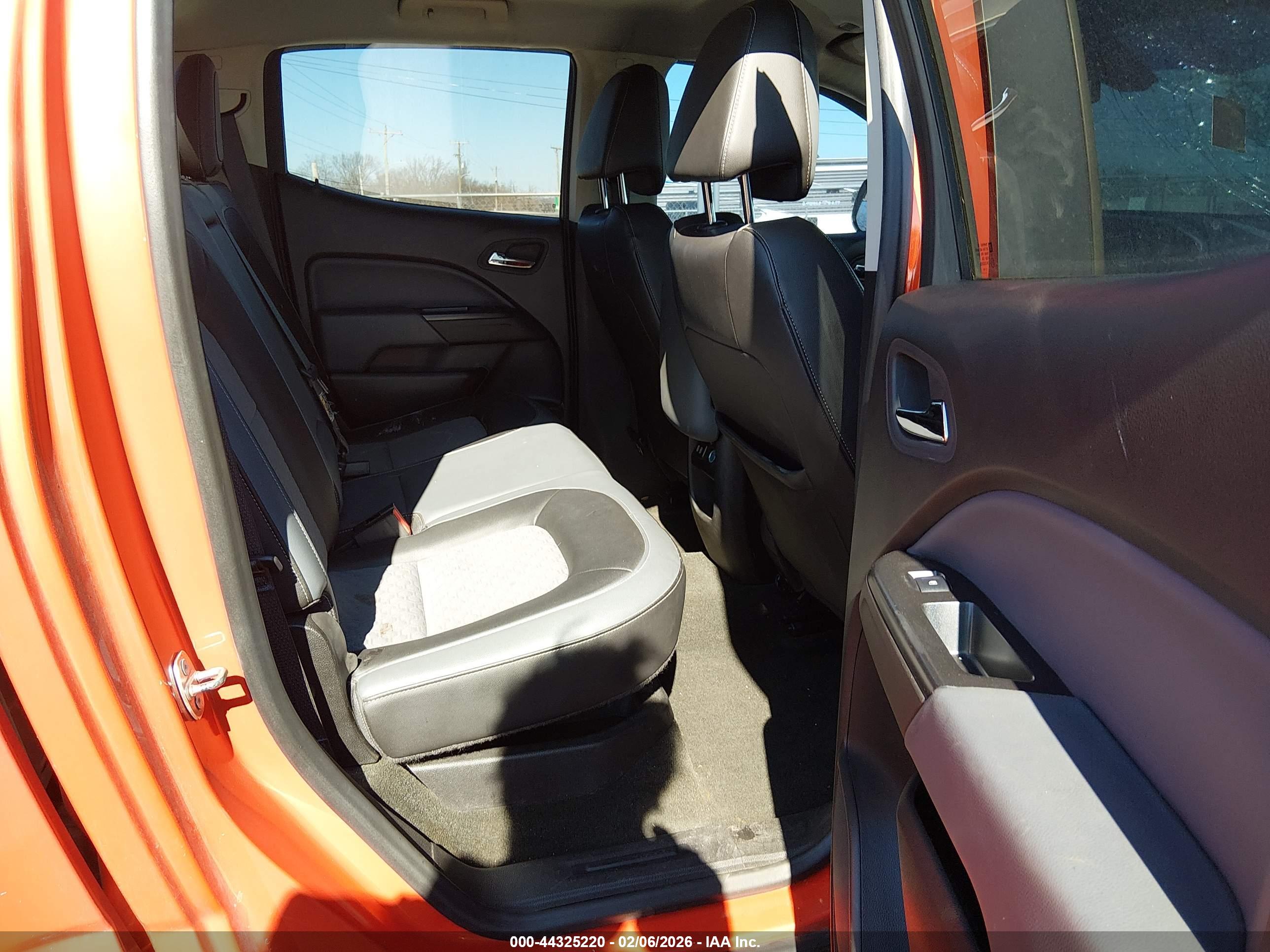 CHEVROLET COLORADO image 8