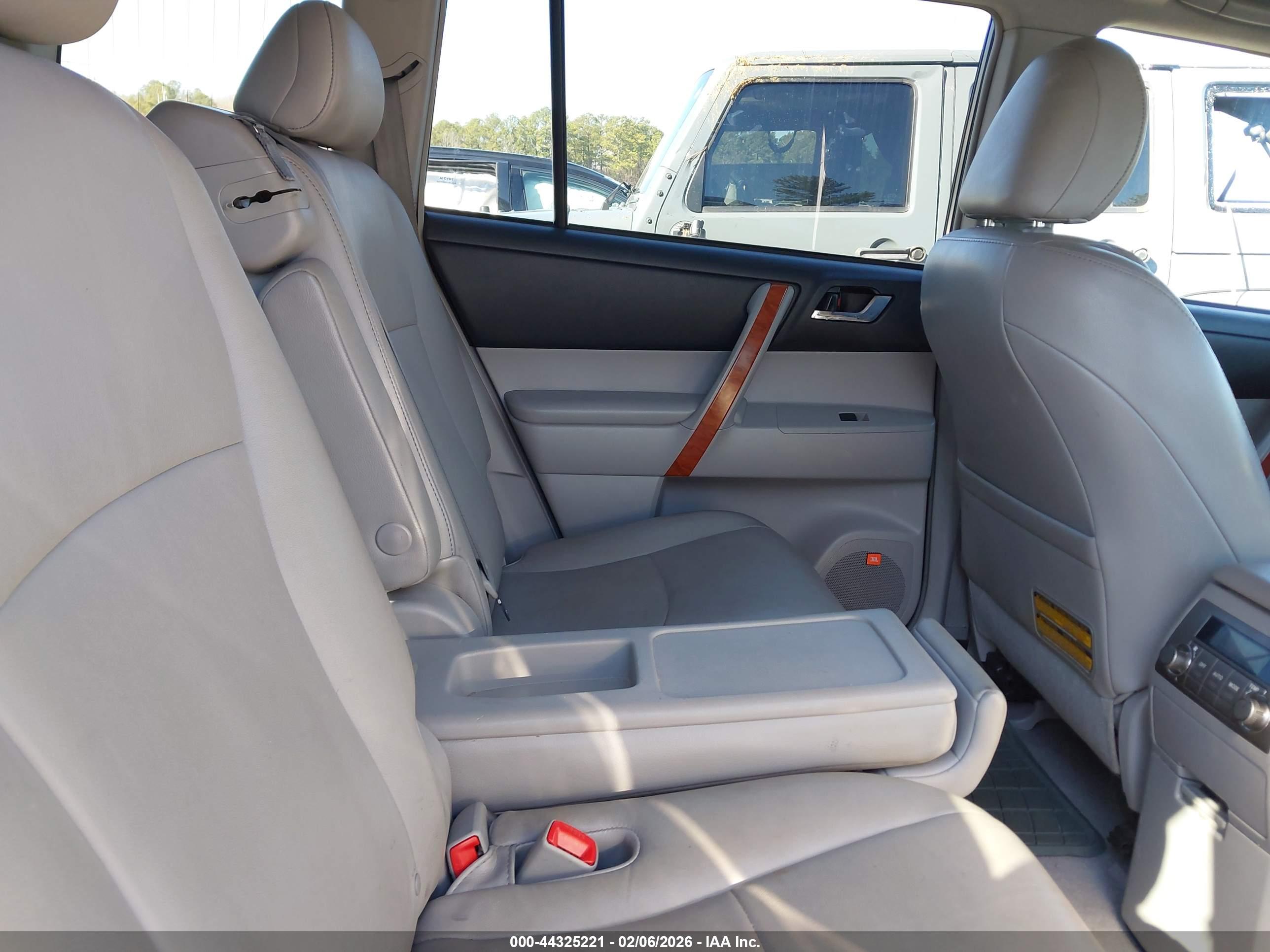 TOYOTA HIGHLANDER image 8