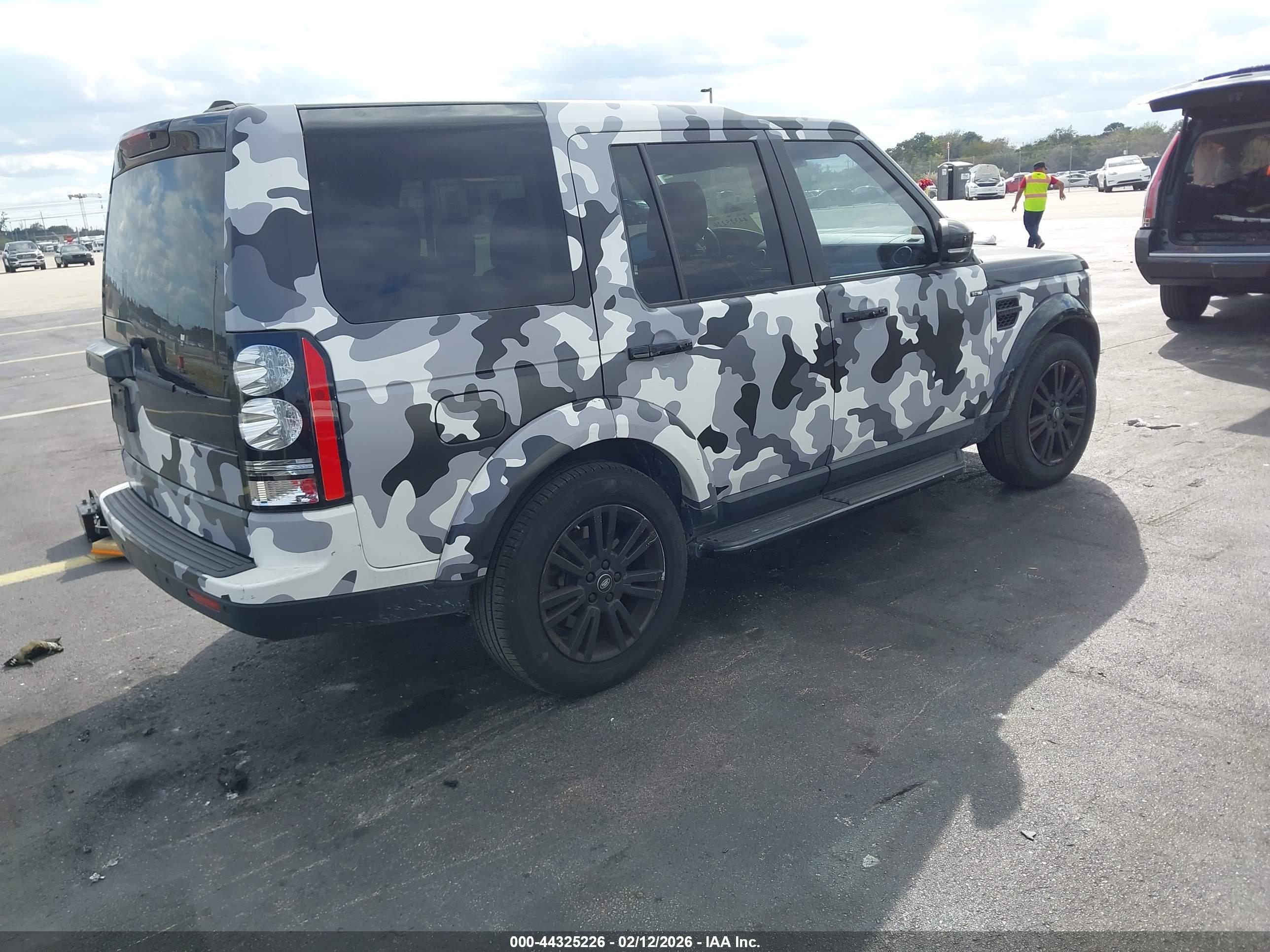 LAND ROVER image 4
