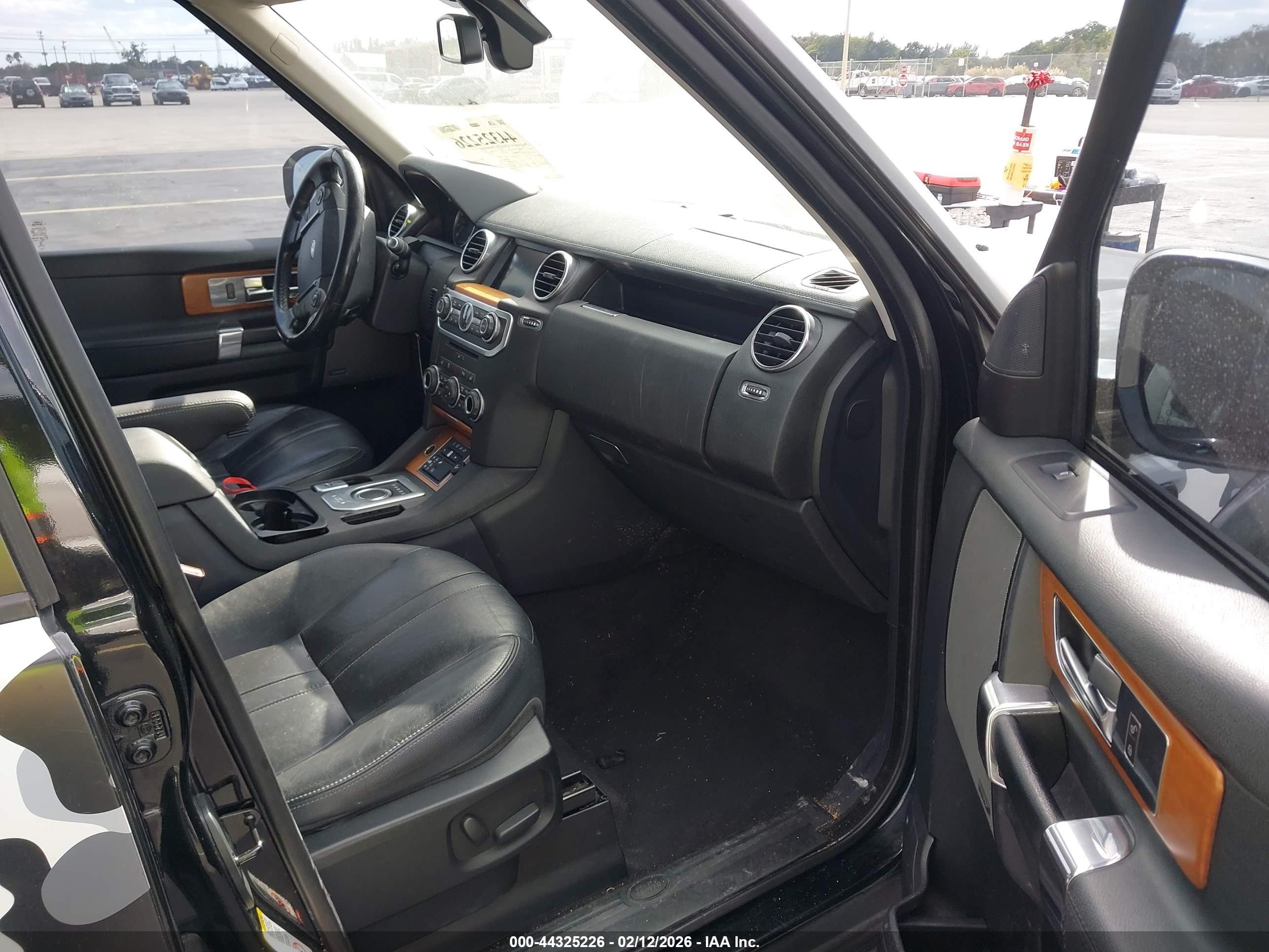 LAND ROVER image 5