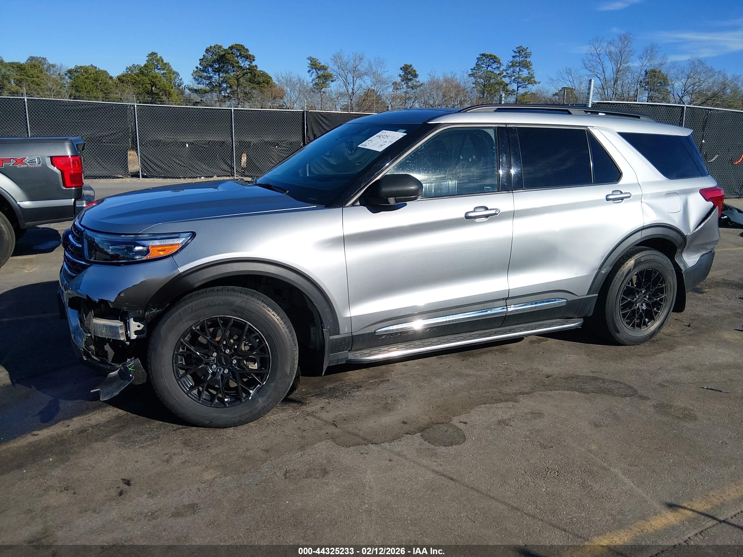 FORD EXPLORER image 6