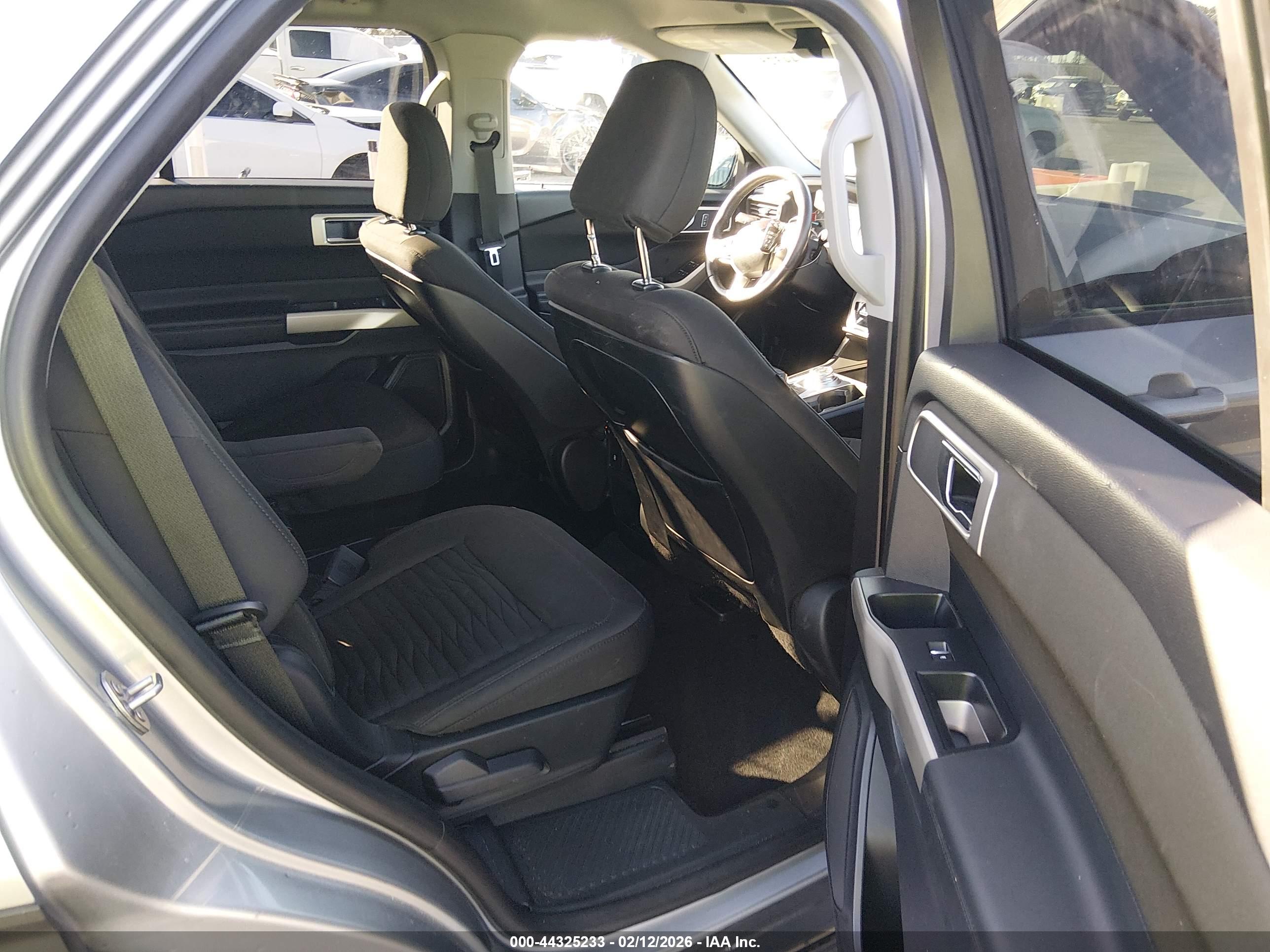 FORD EXPLORER image 8