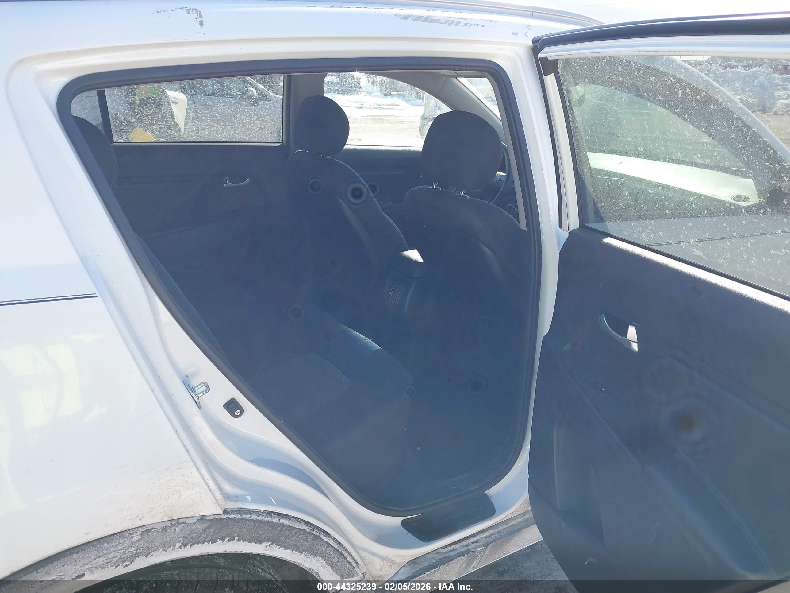 KIA SPORTAGE image 8