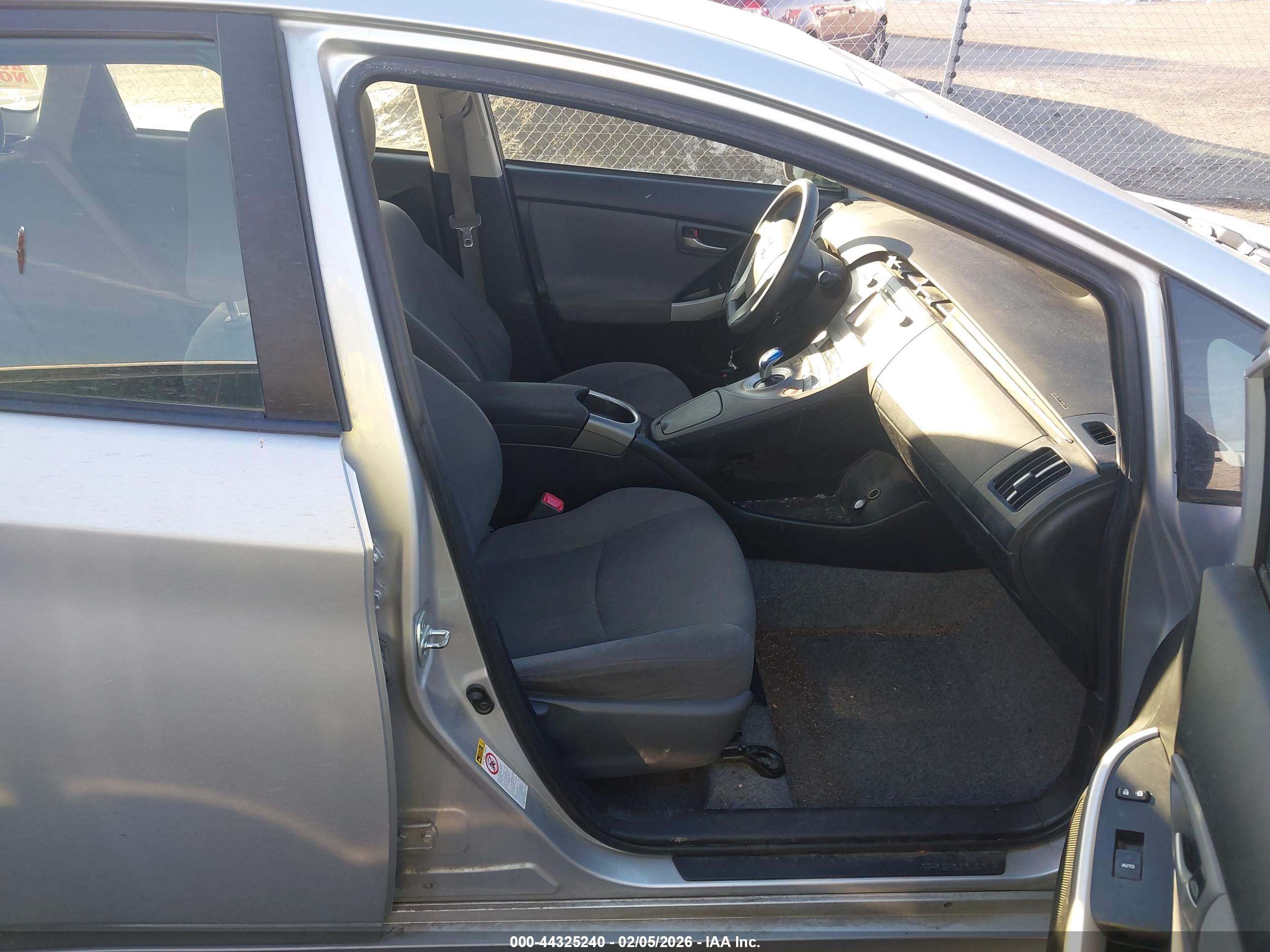 TOYOTA PRIUS image 5