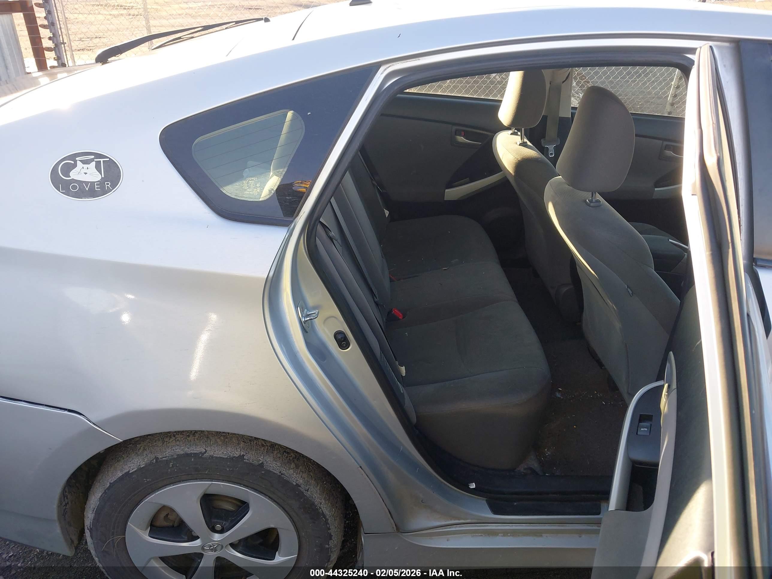 TOYOTA PRIUS image 8