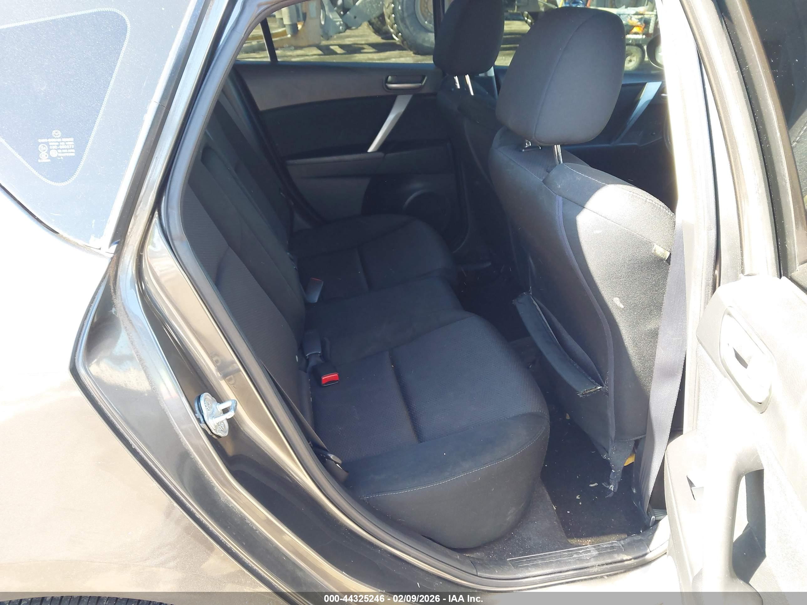 MAZDA MAZDA3 image 8