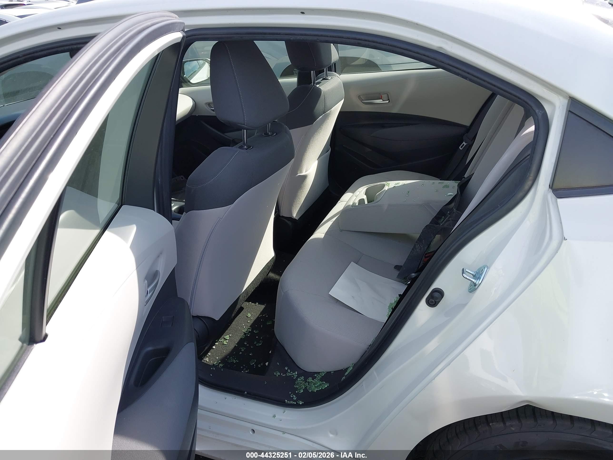 TOYOTA COROLLA image 8