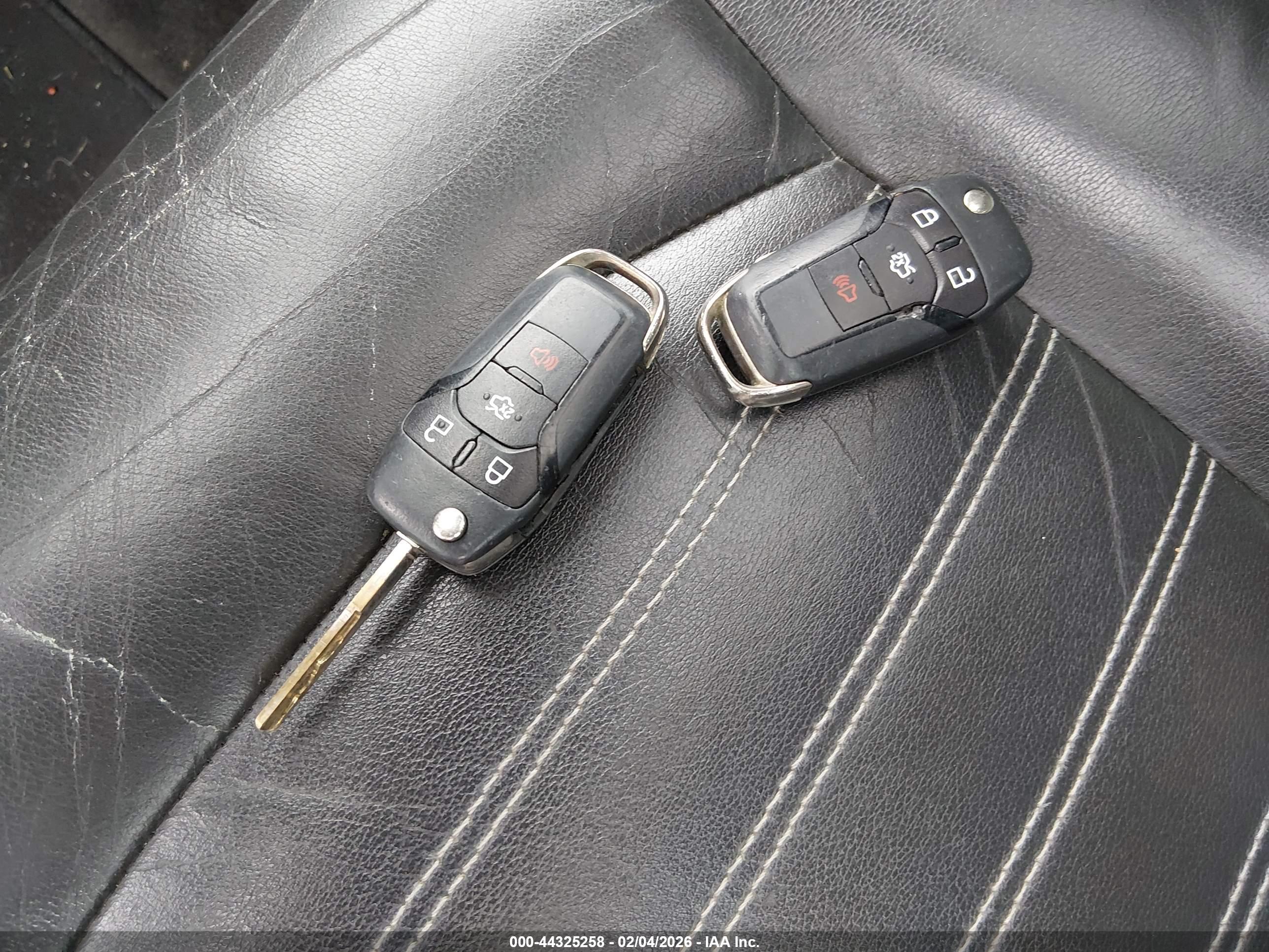 FORD FUSION image 11