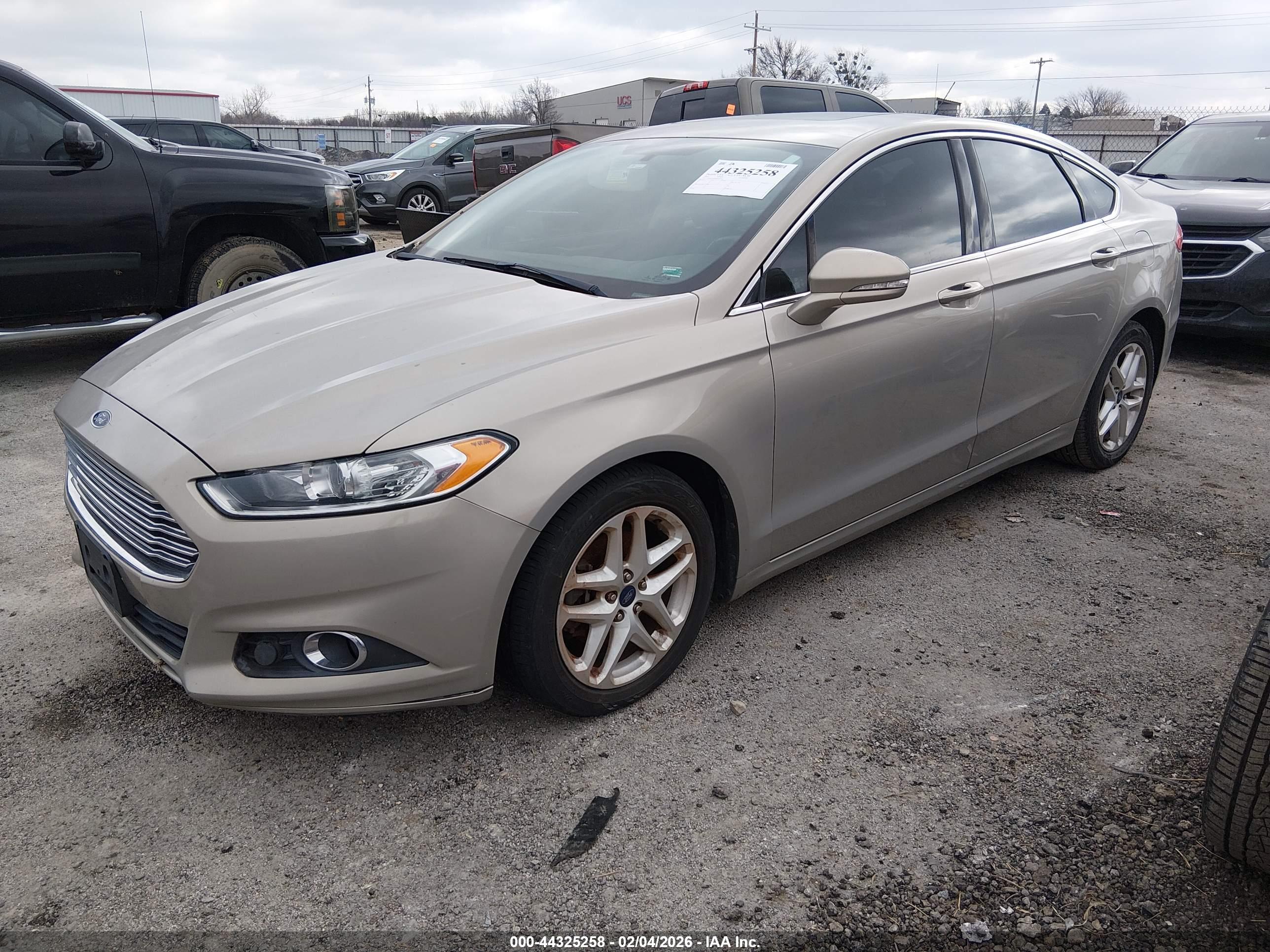 FORD FUSION image 2