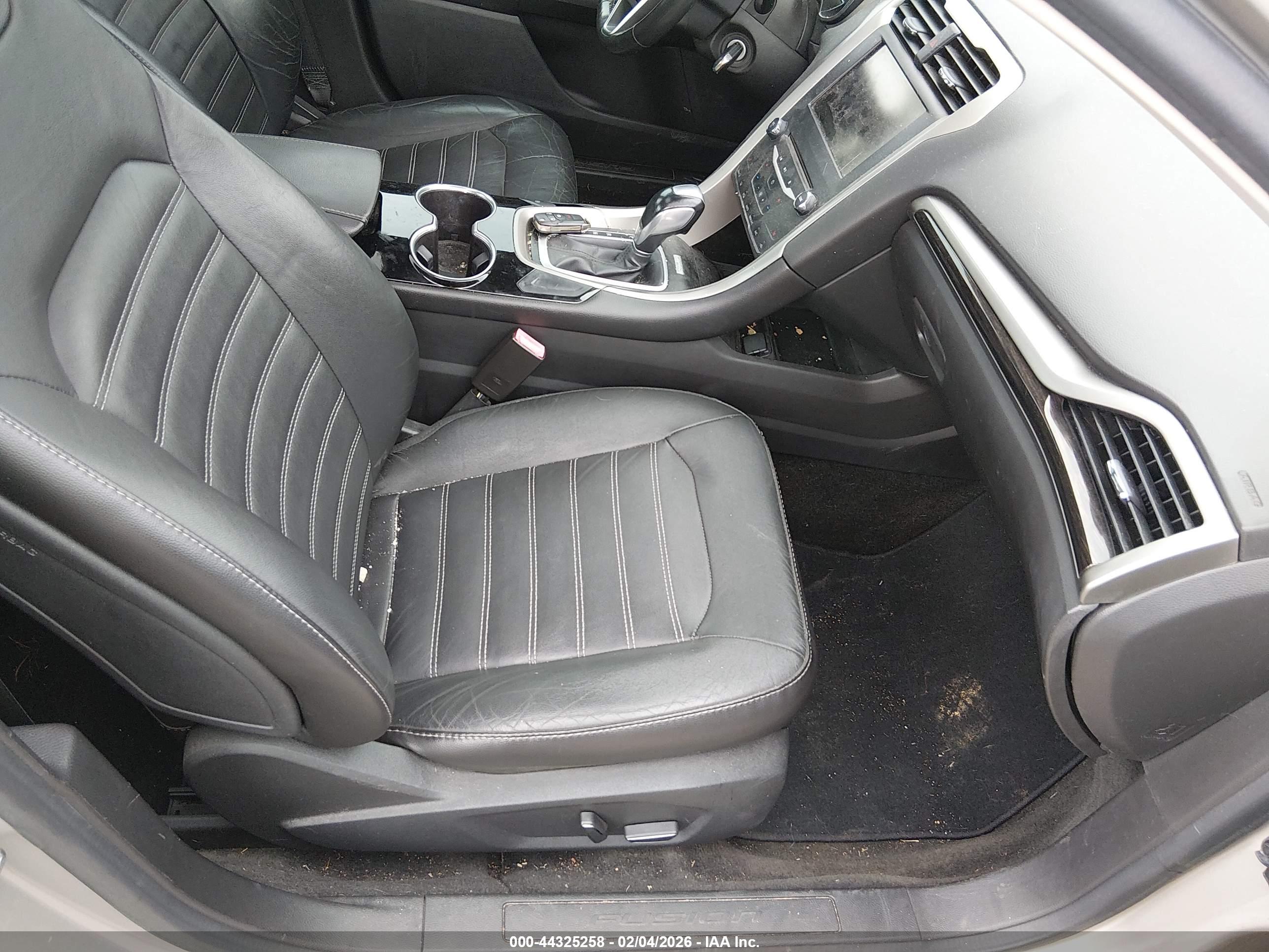 FORD FUSION image 5