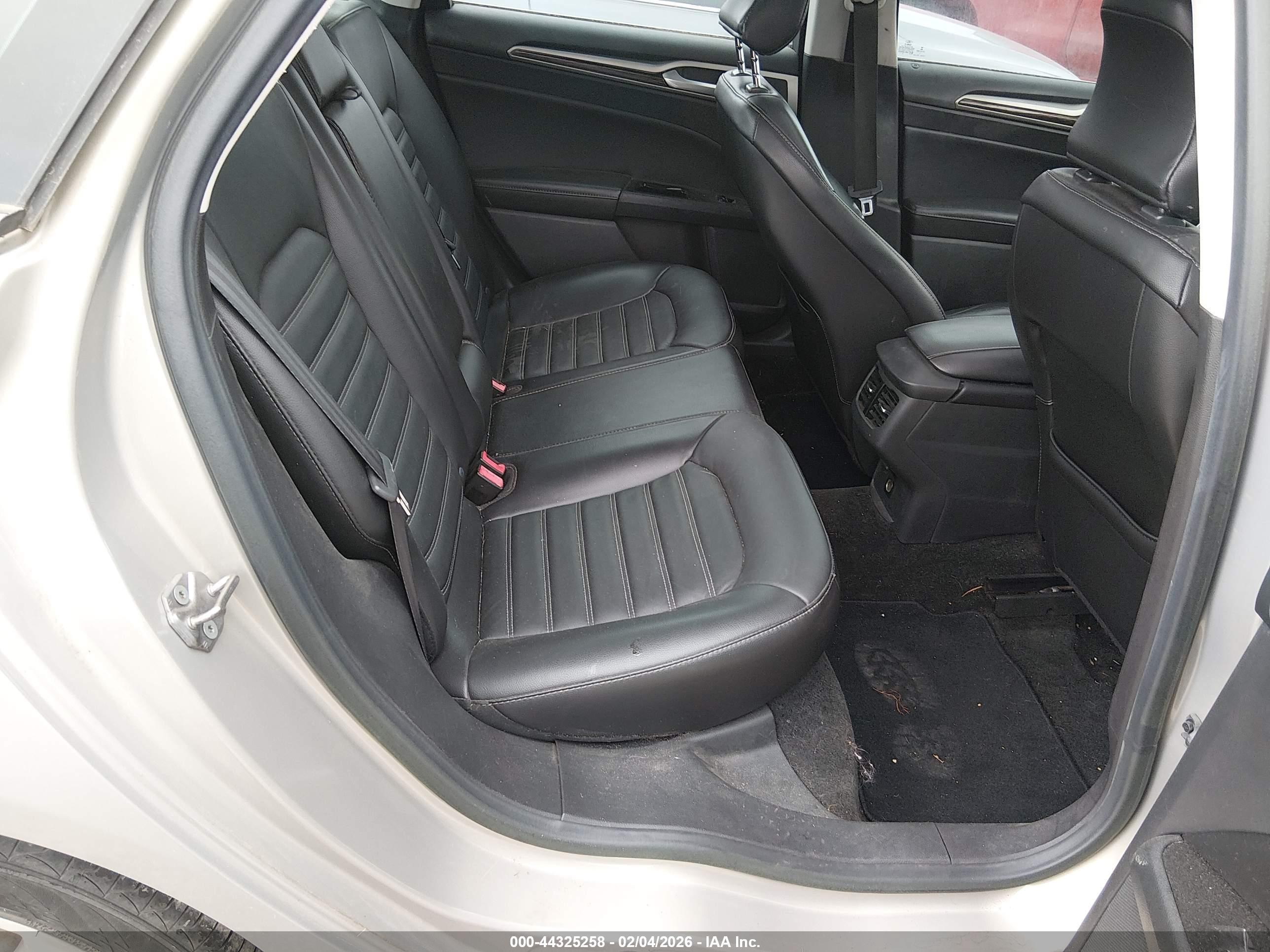 FORD FUSION image 8