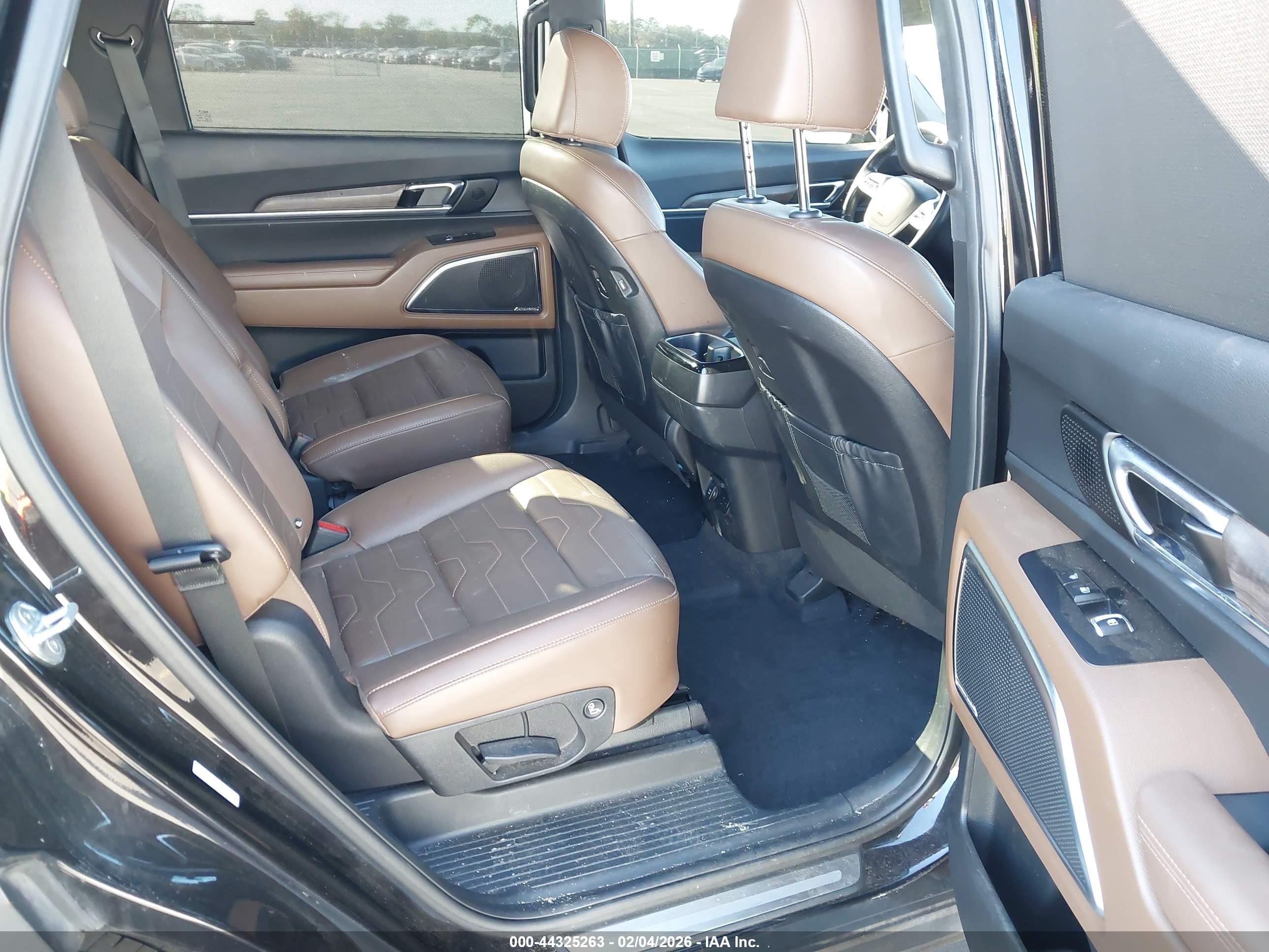KIA TELLURIDE image 8