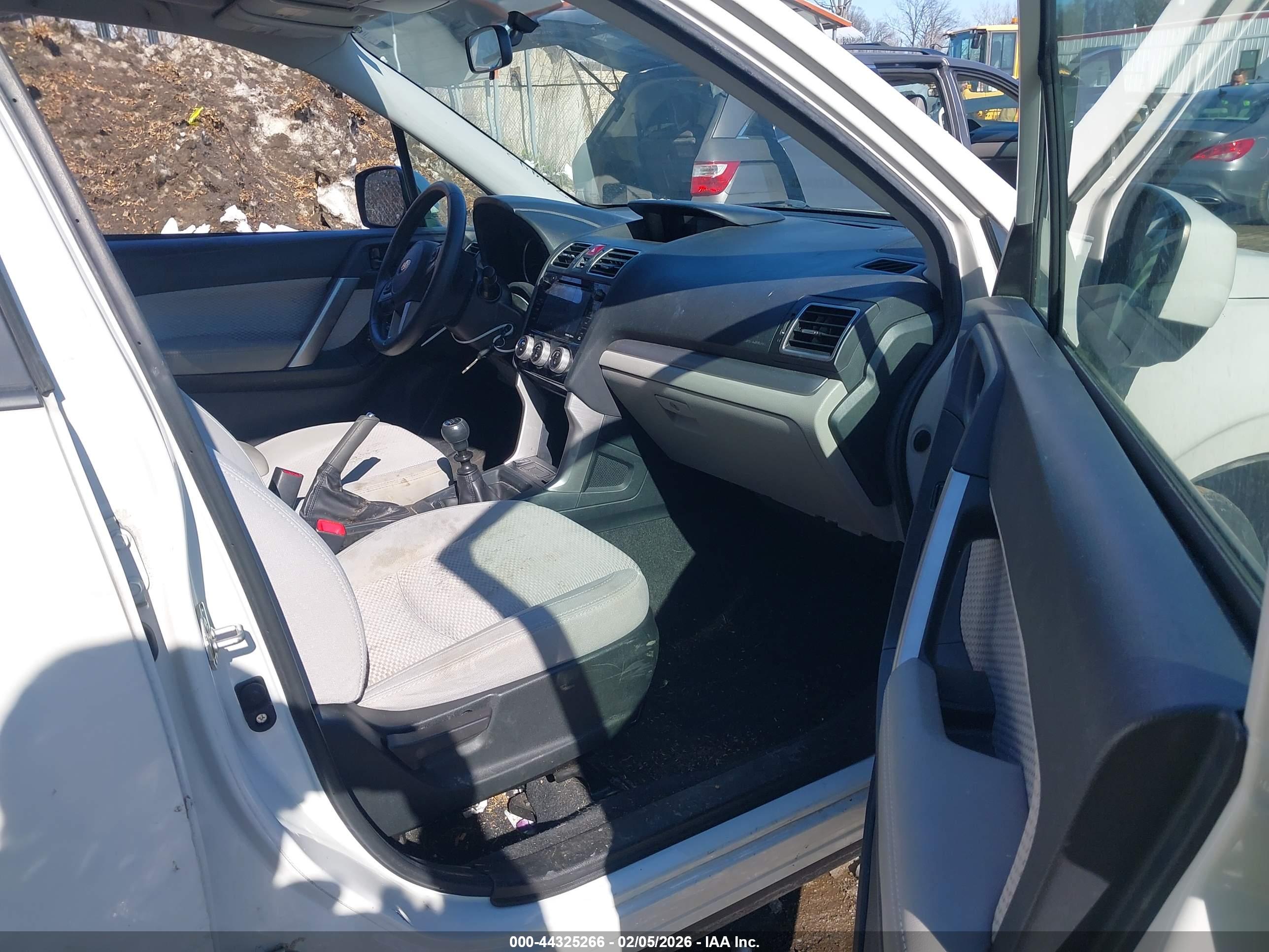 SUBARU FORESTER image 5