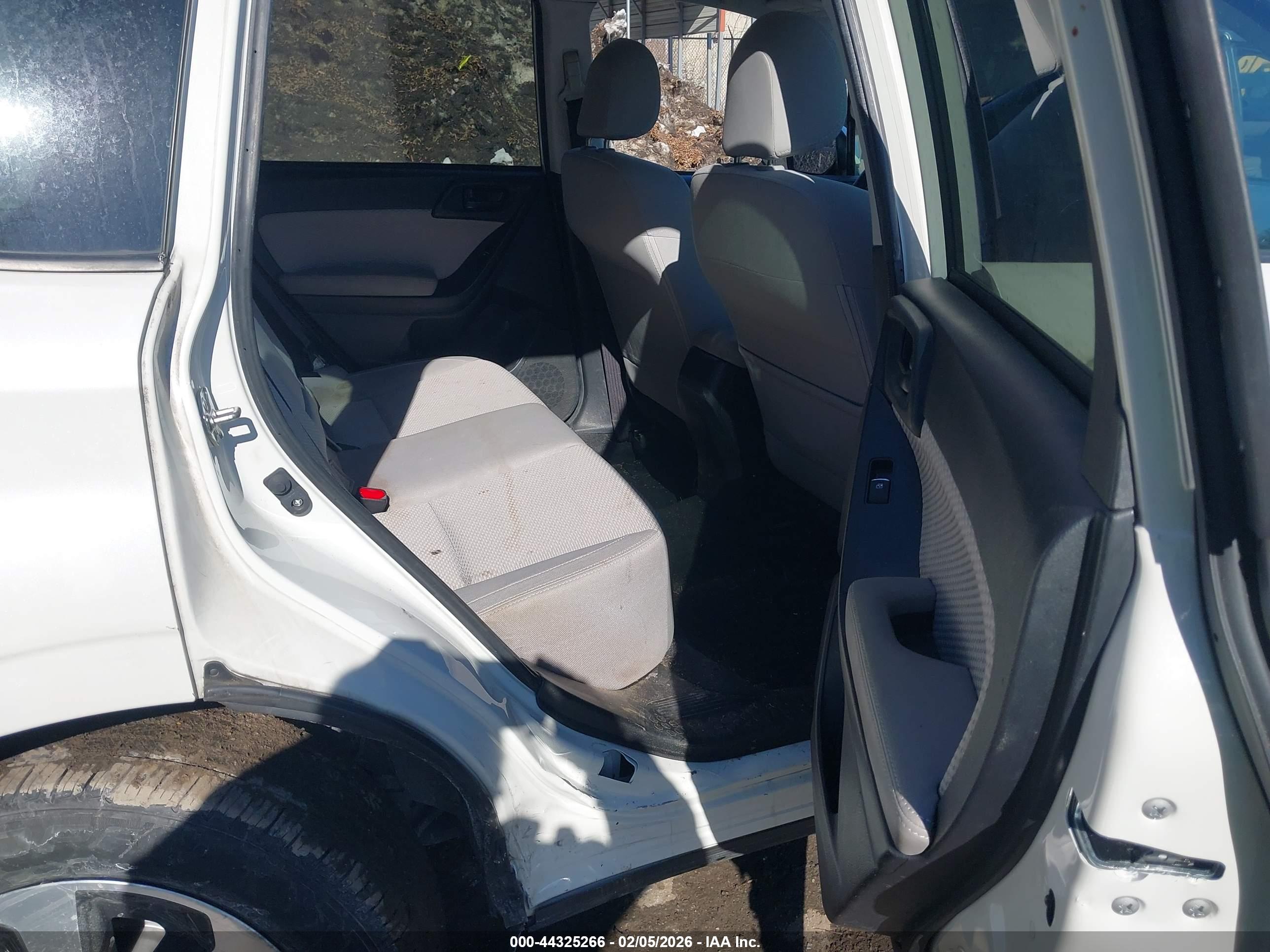 SUBARU FORESTER image 8