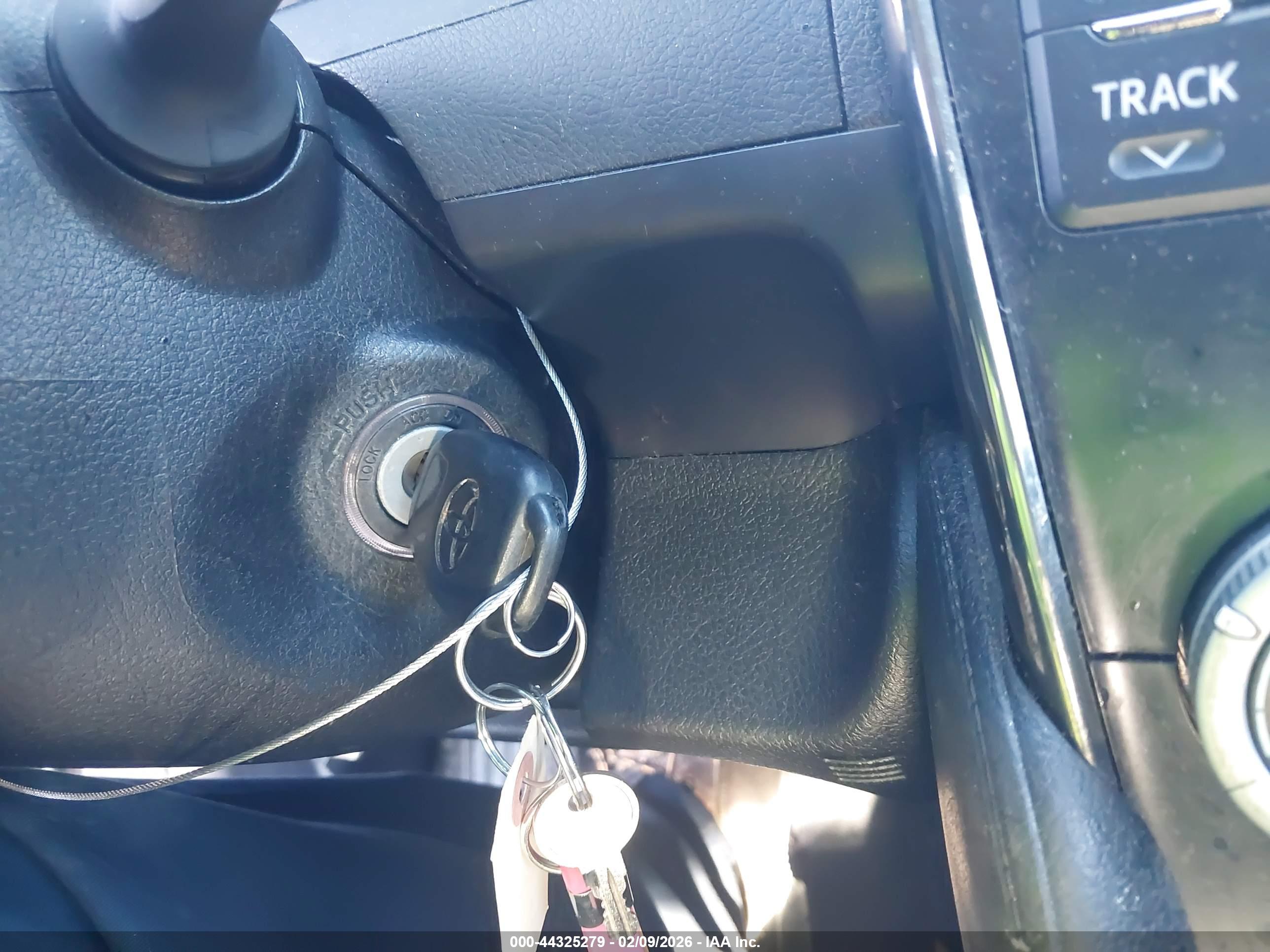 TOYOTA CAMRY image 11