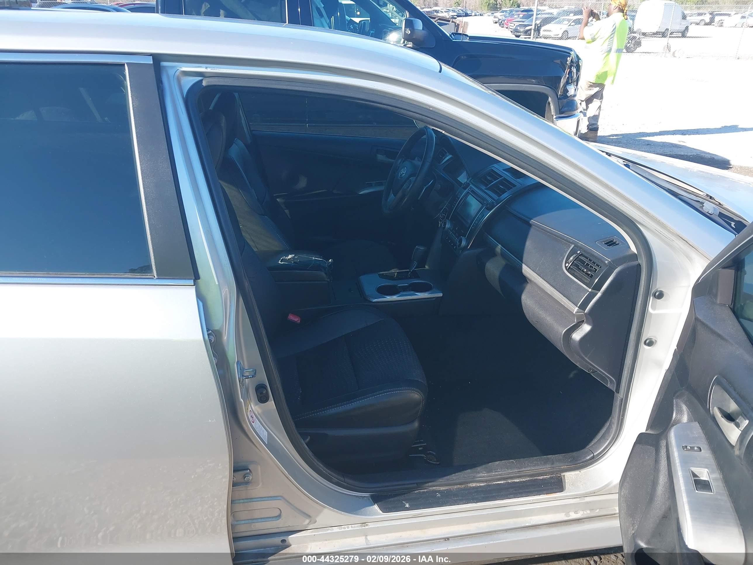 TOYOTA CAMRY image 5