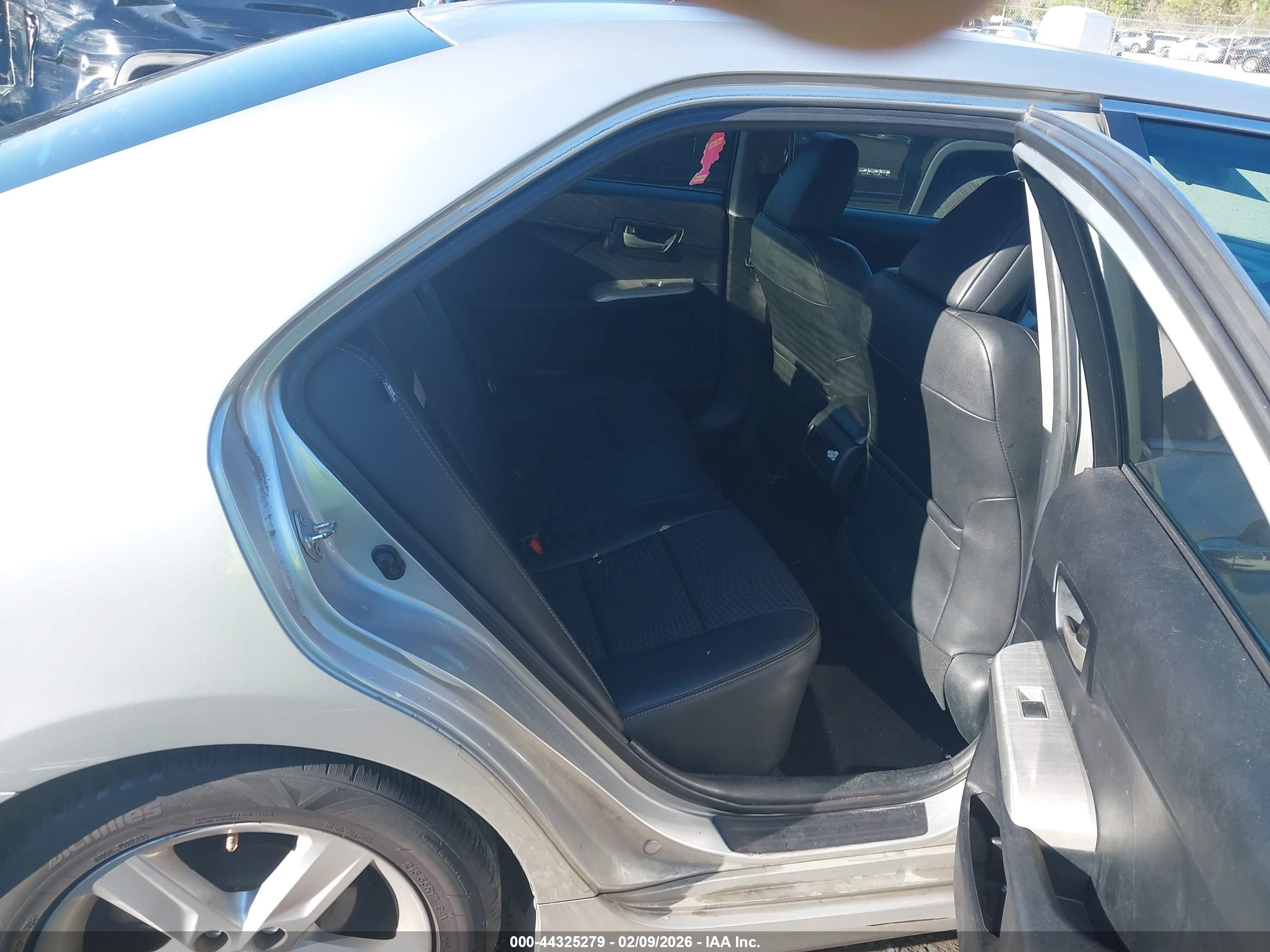 TOYOTA CAMRY image 8