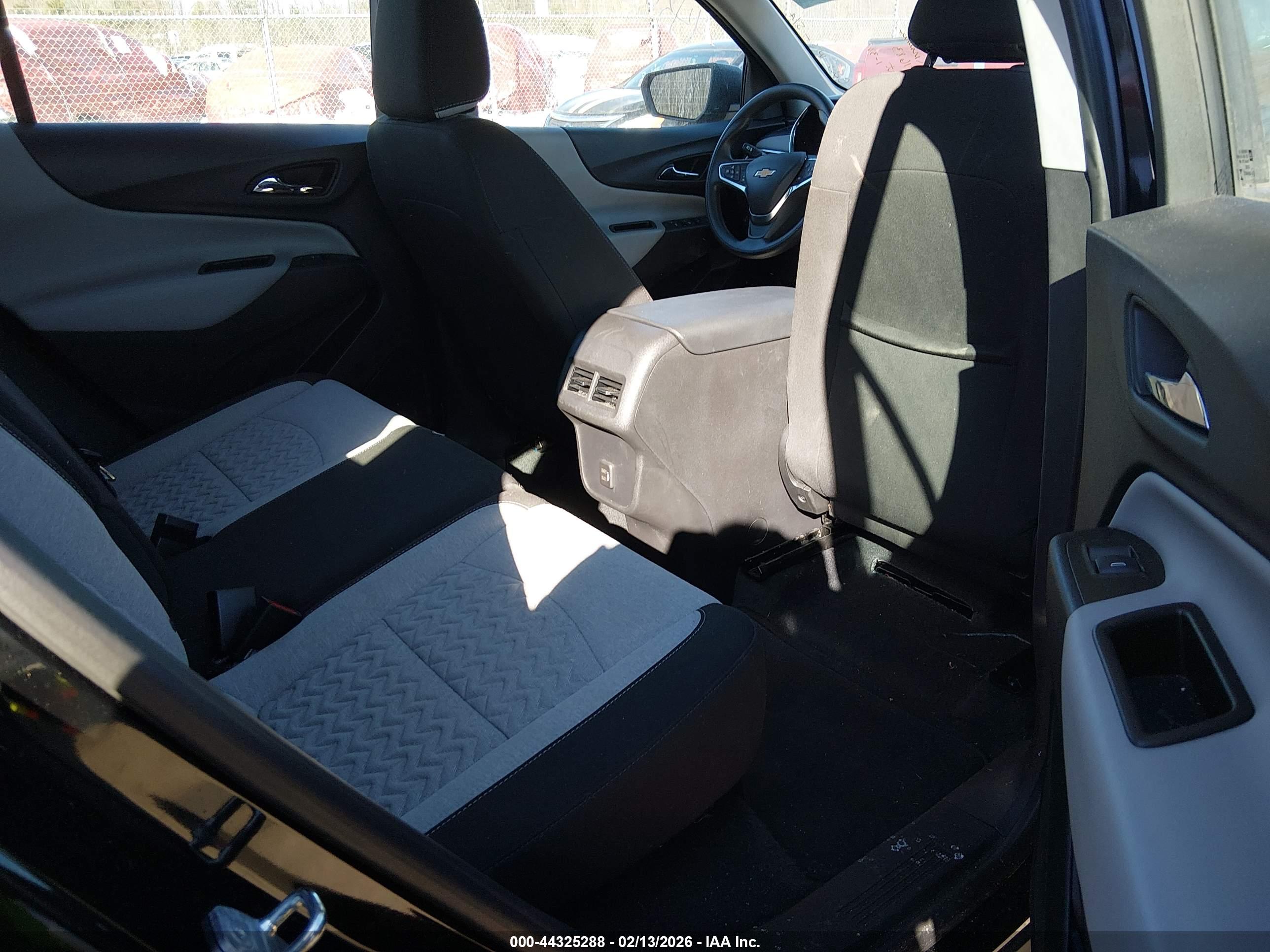 CHEVROLET EQUINOX image 8