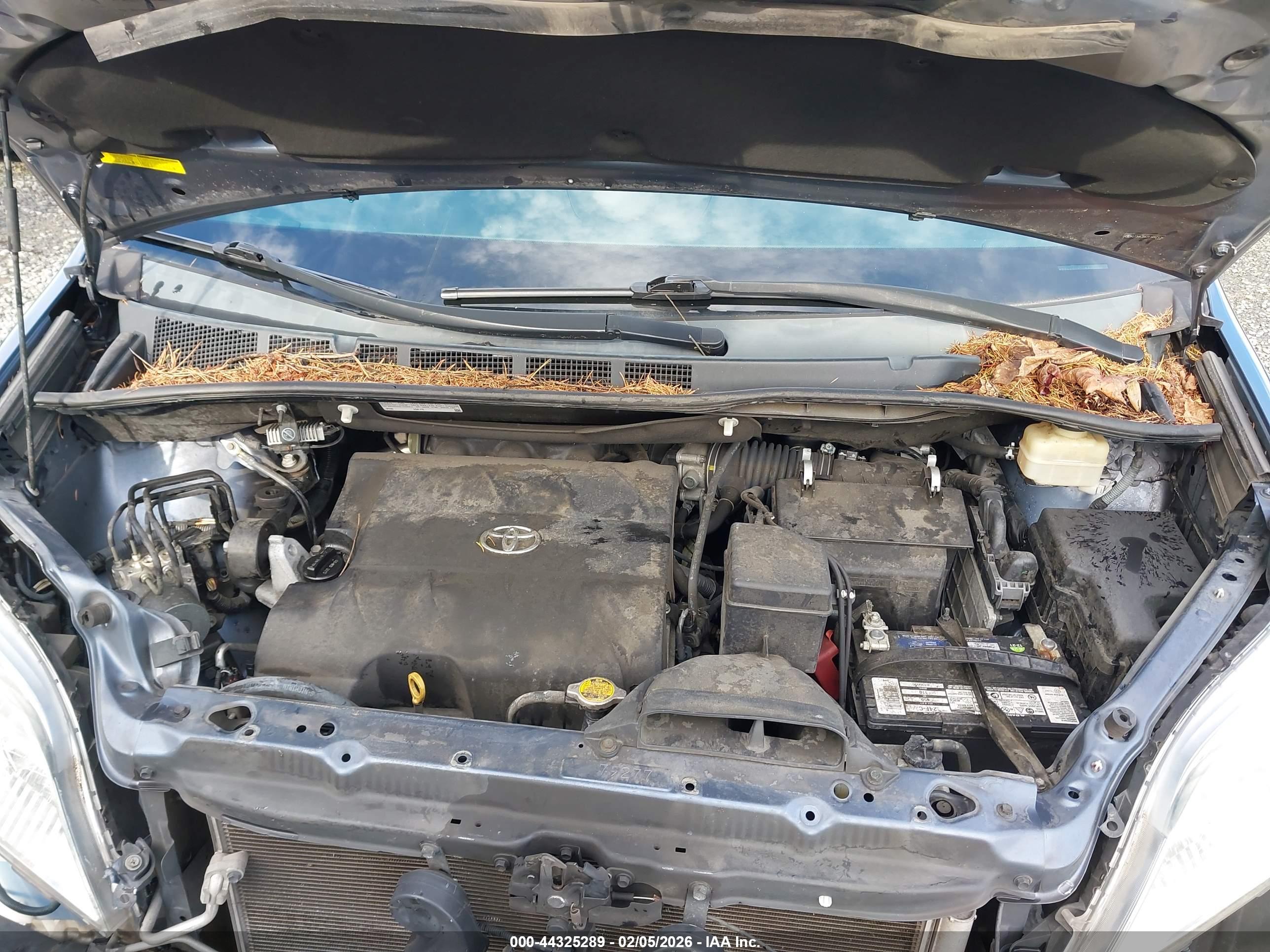TOYOTA SIENNA image 10