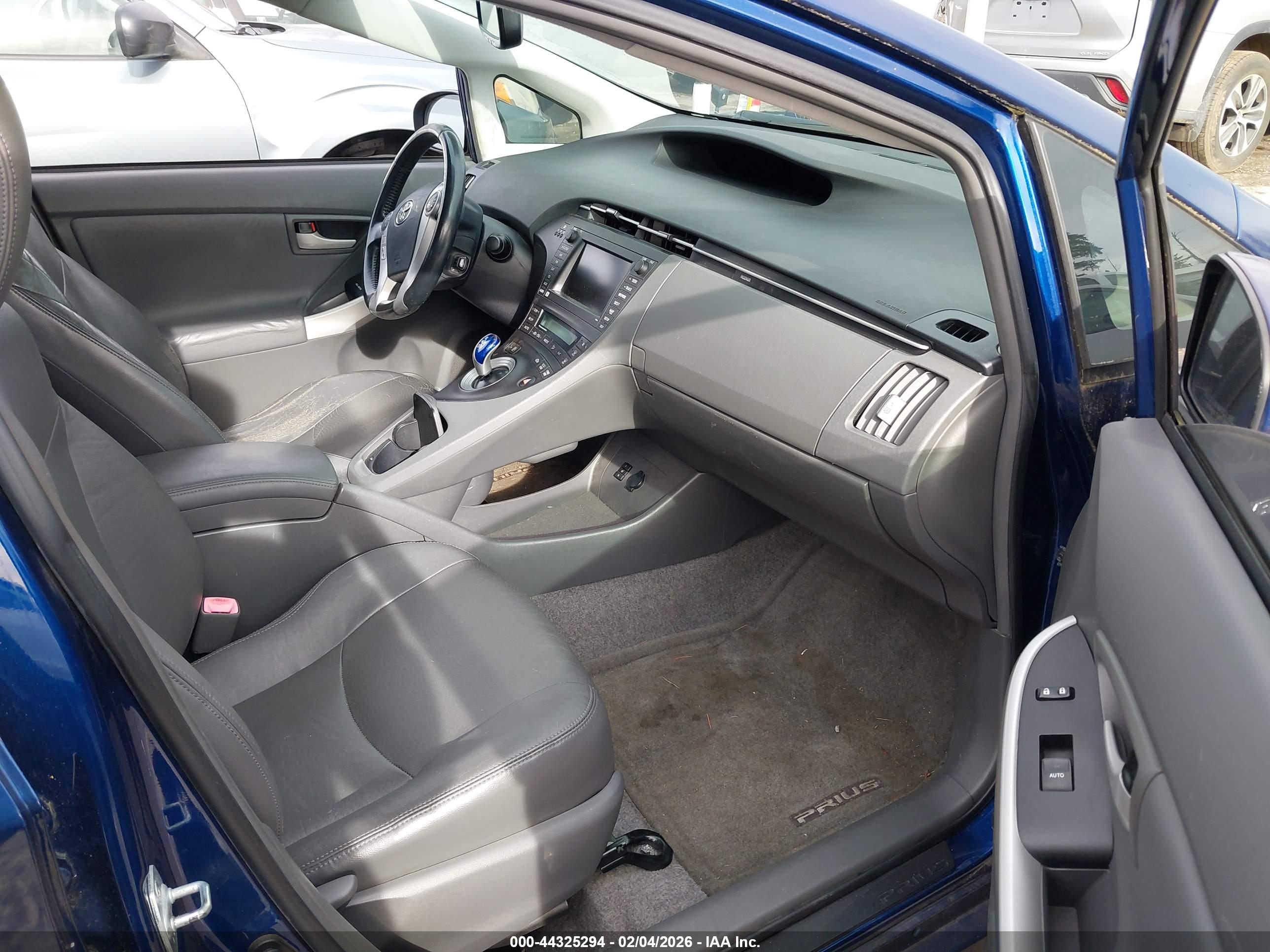 TOYOTA PRIUS image 5