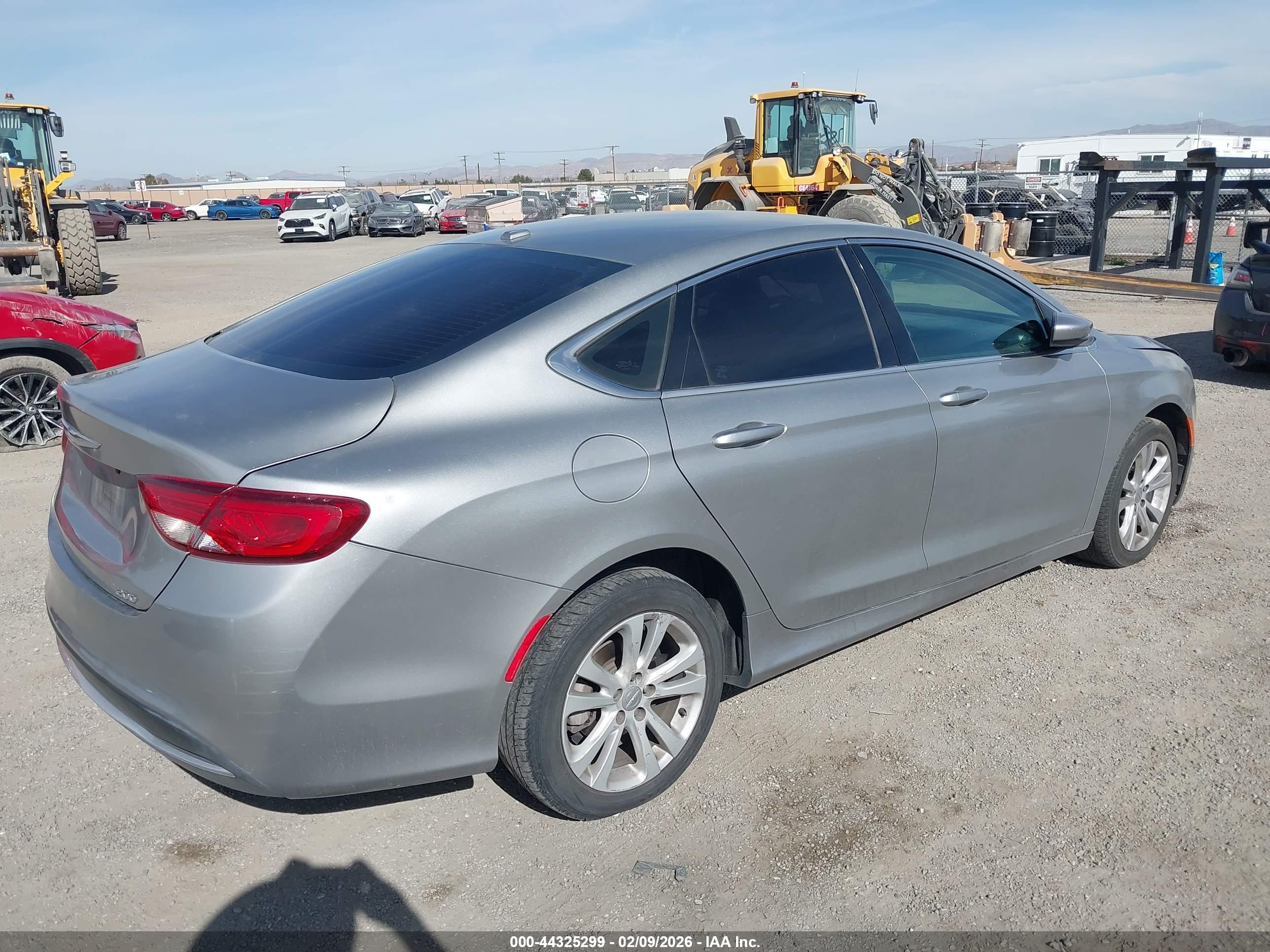 CHRYSLER 200 image 4