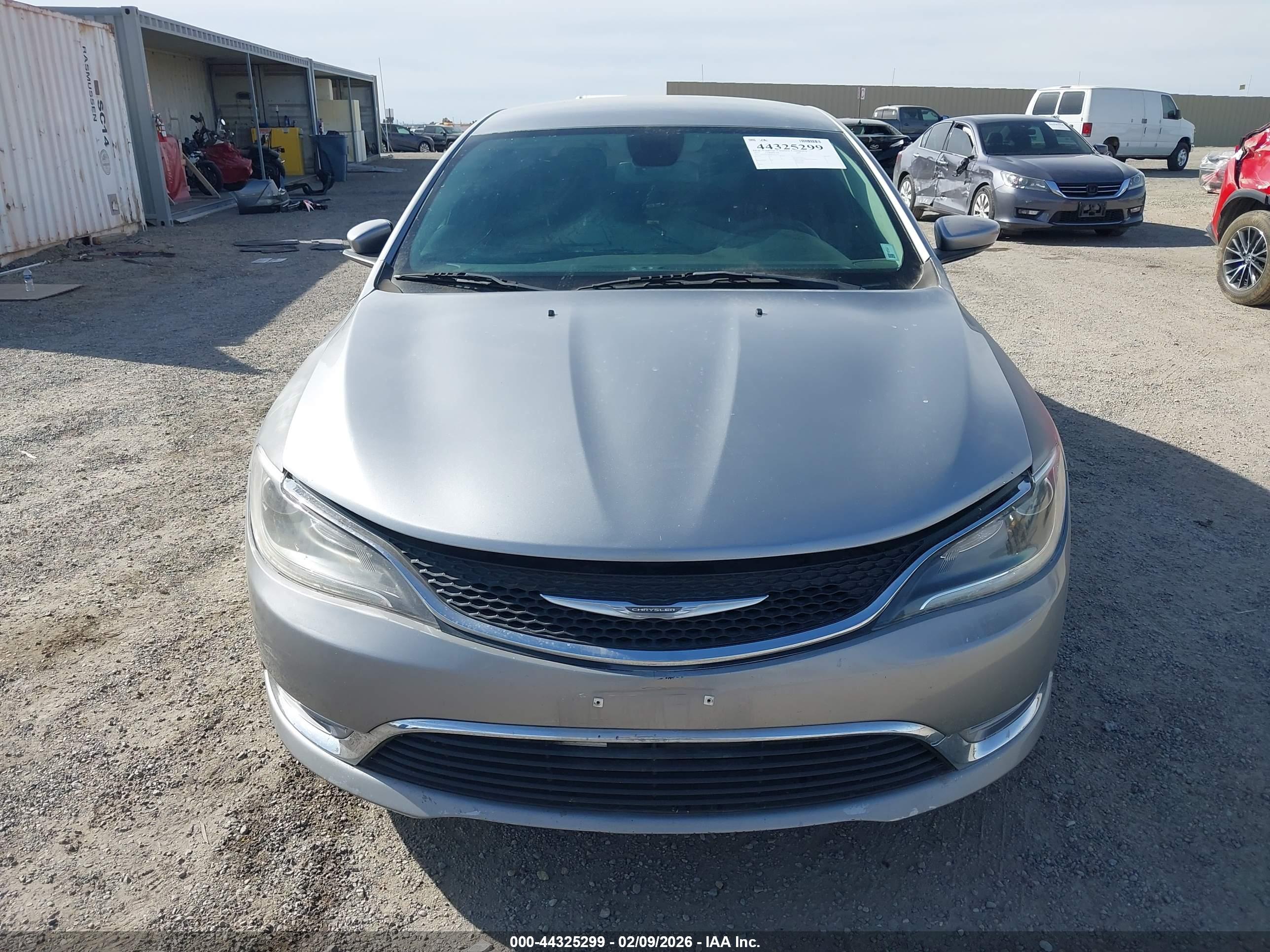 CHRYSLER 200 image 6
