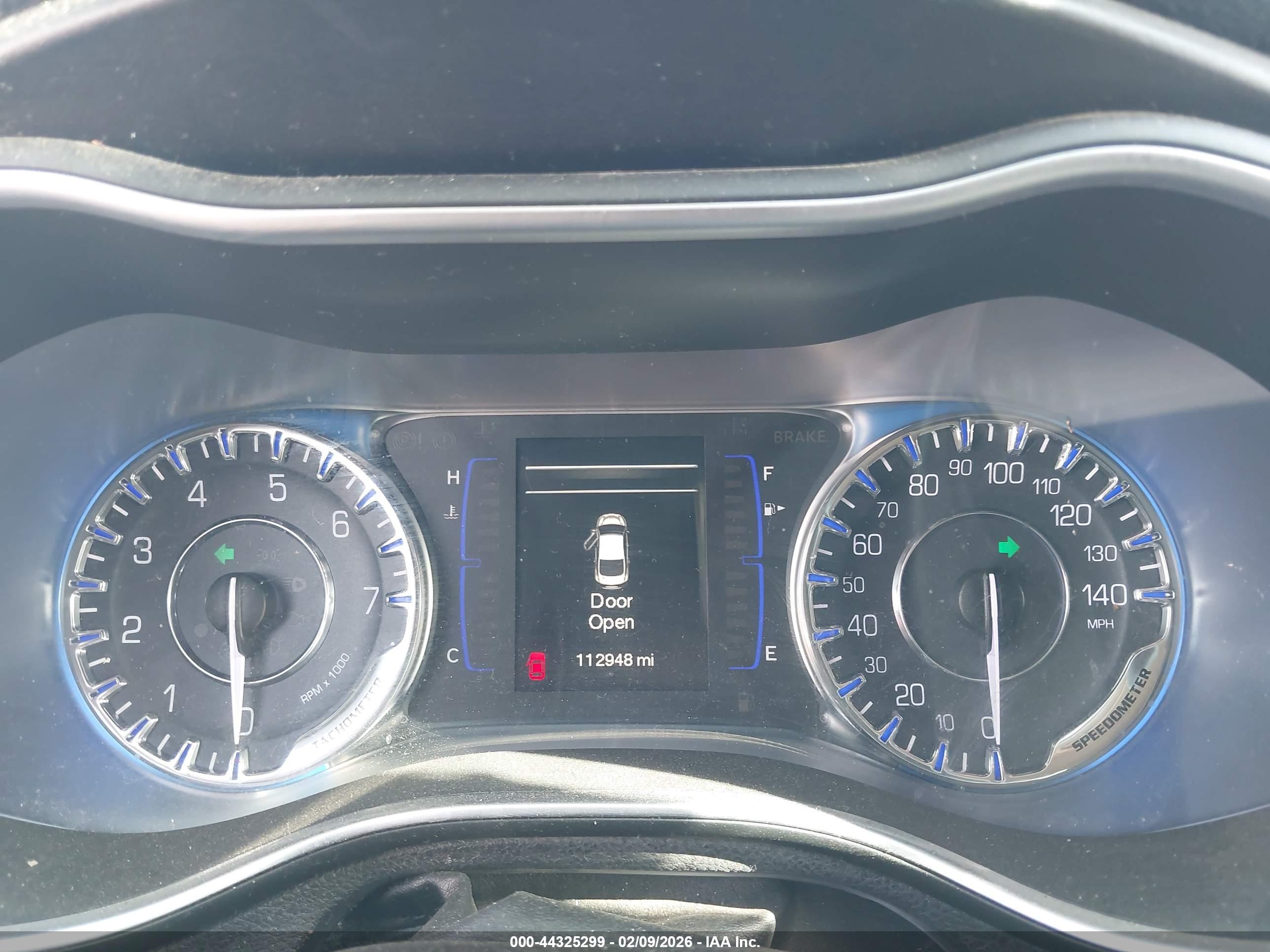CHRYSLER 200 image 7